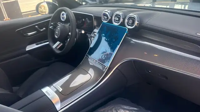 Mercedes-Benz GLC view 10