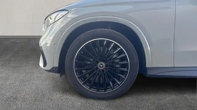 Mercedes-Benz GLC view 5