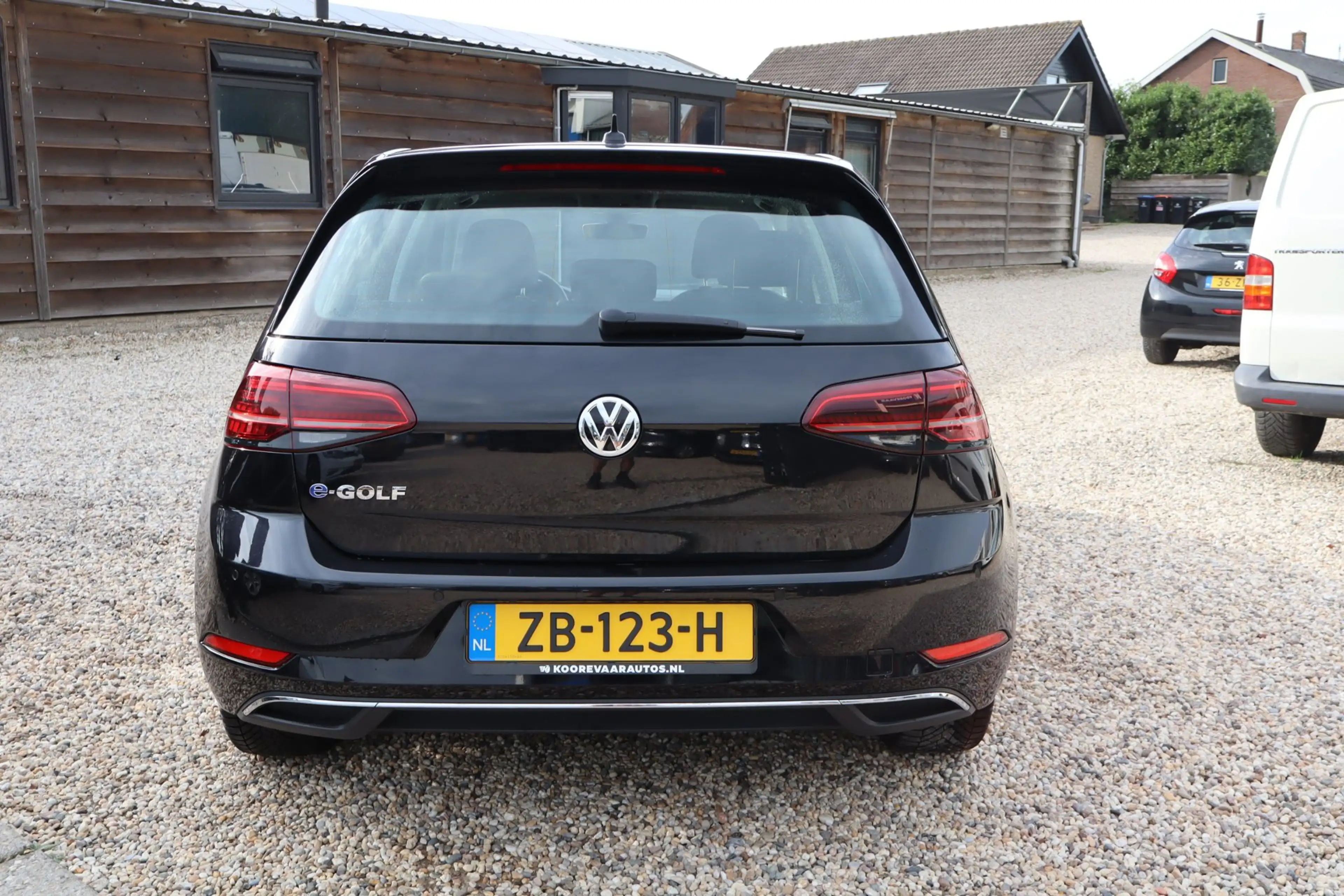 Volkswagen e-Golf E-Golf — photo 8