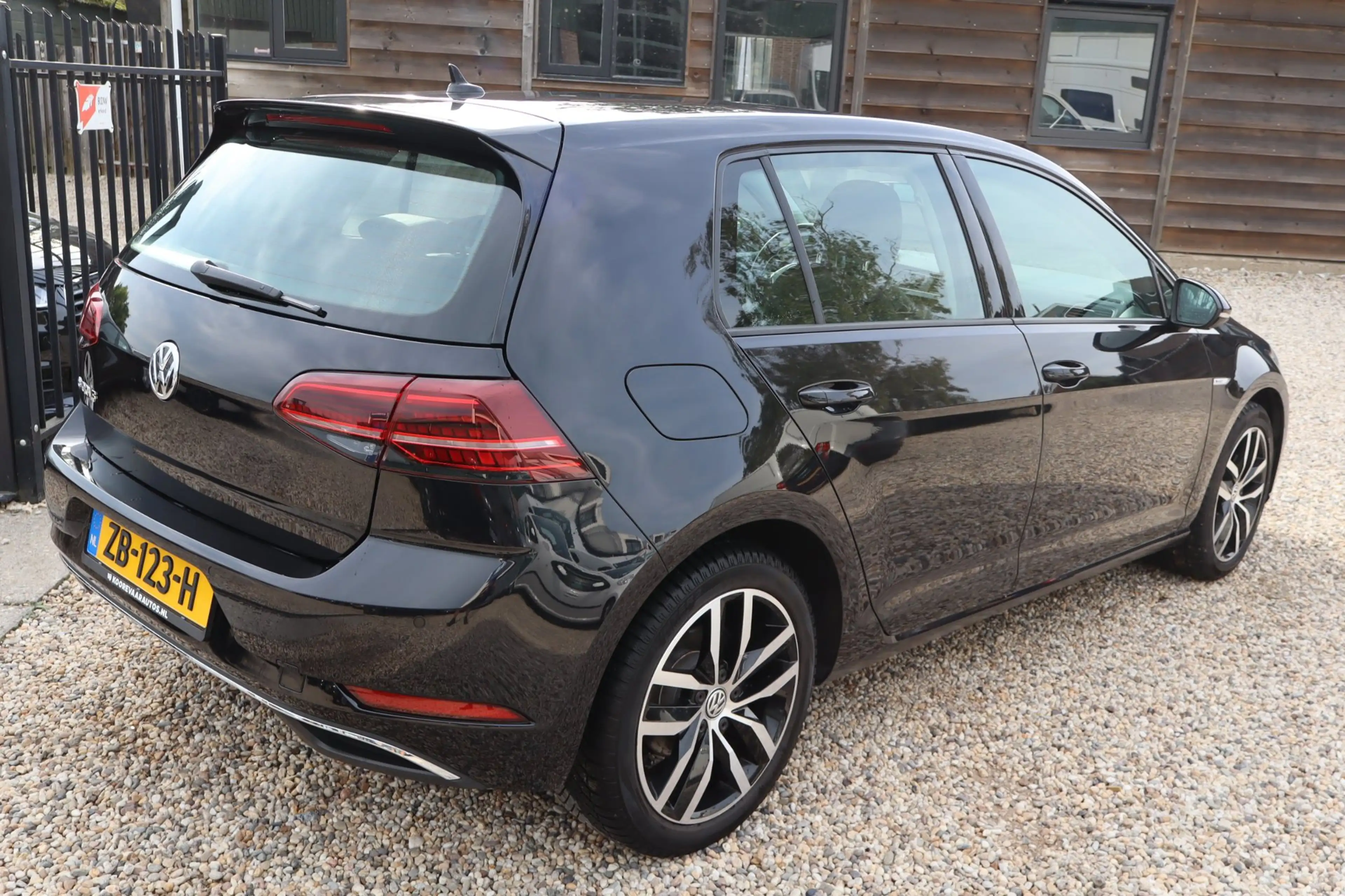 Volkswagen e-Golf E-Golf — photo 9