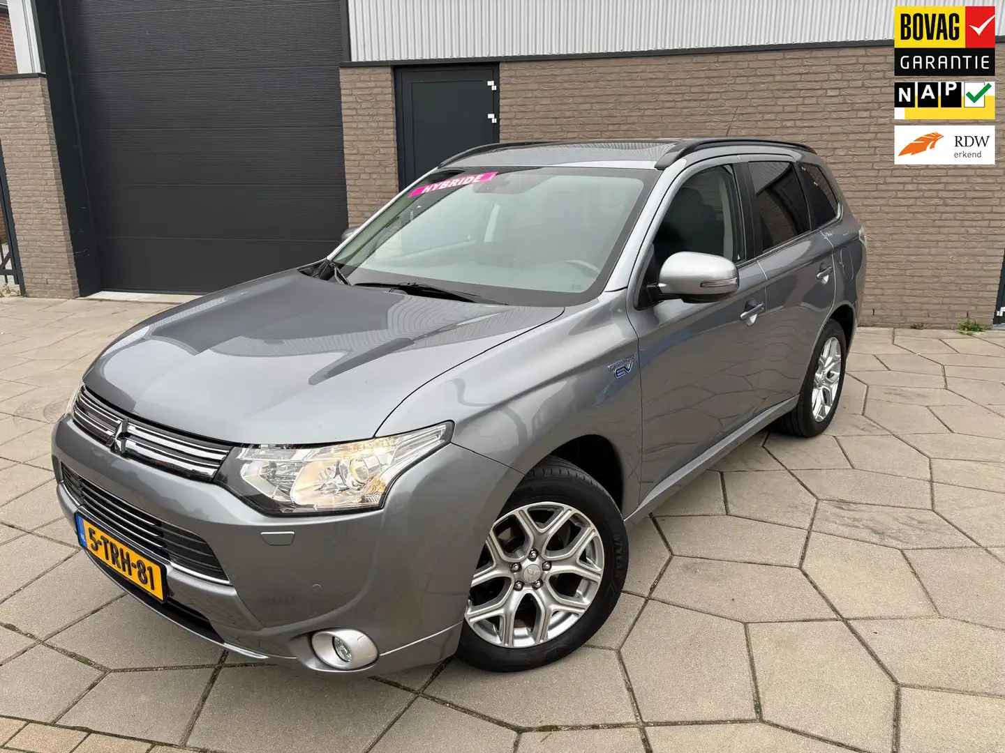 Mitsubishi Outlander 2.0 PHEV Instyle+| stekkerhybride met trekhaak , A Gris - 1