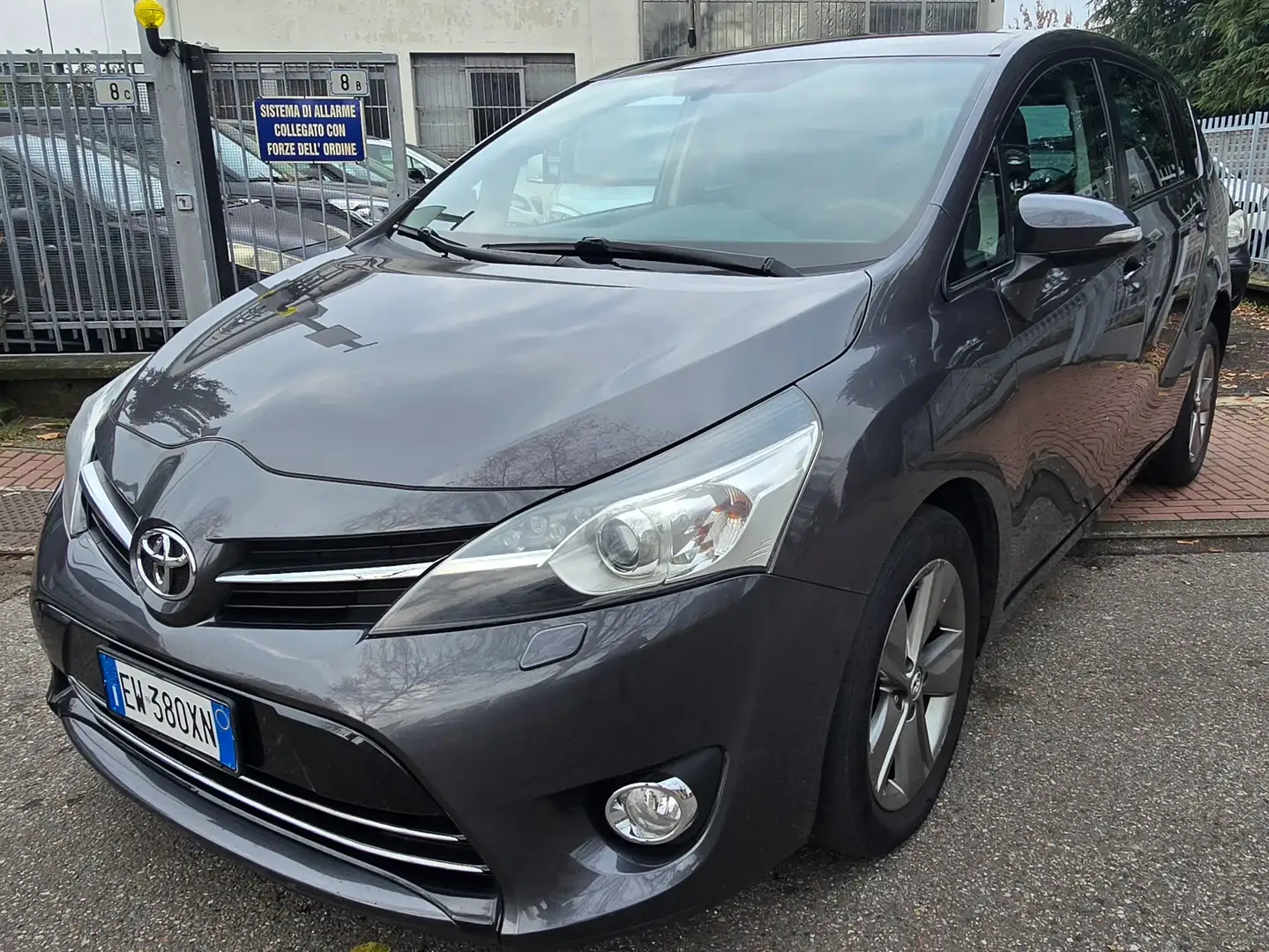 Toyota Verso 1.6 Style 7 POSTI OK NEOPATENTATI Grigio - 1