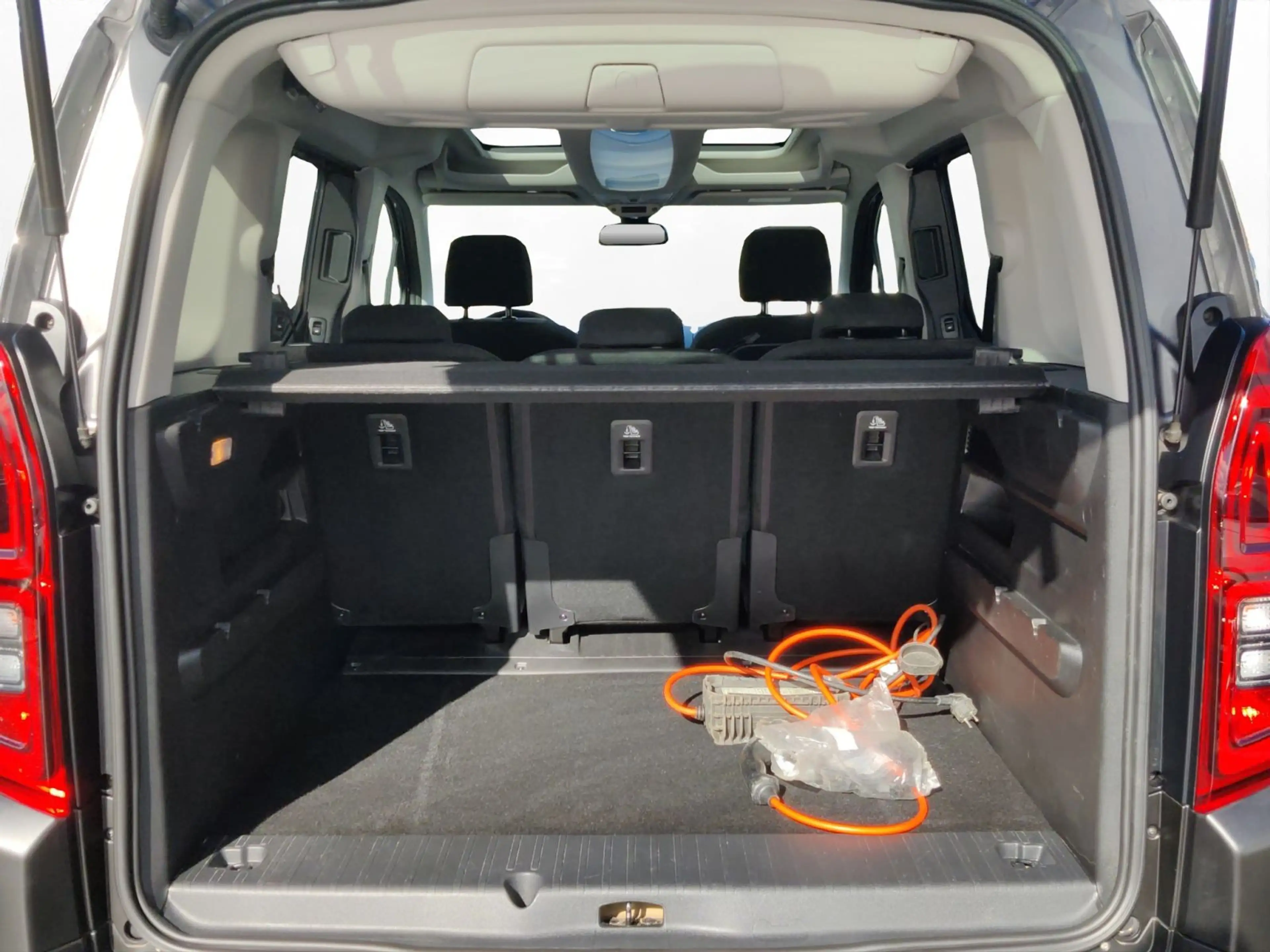 Citroen Berlingo Elektro 96,6% M Shine Kamera PDC Kälte- — photo 6