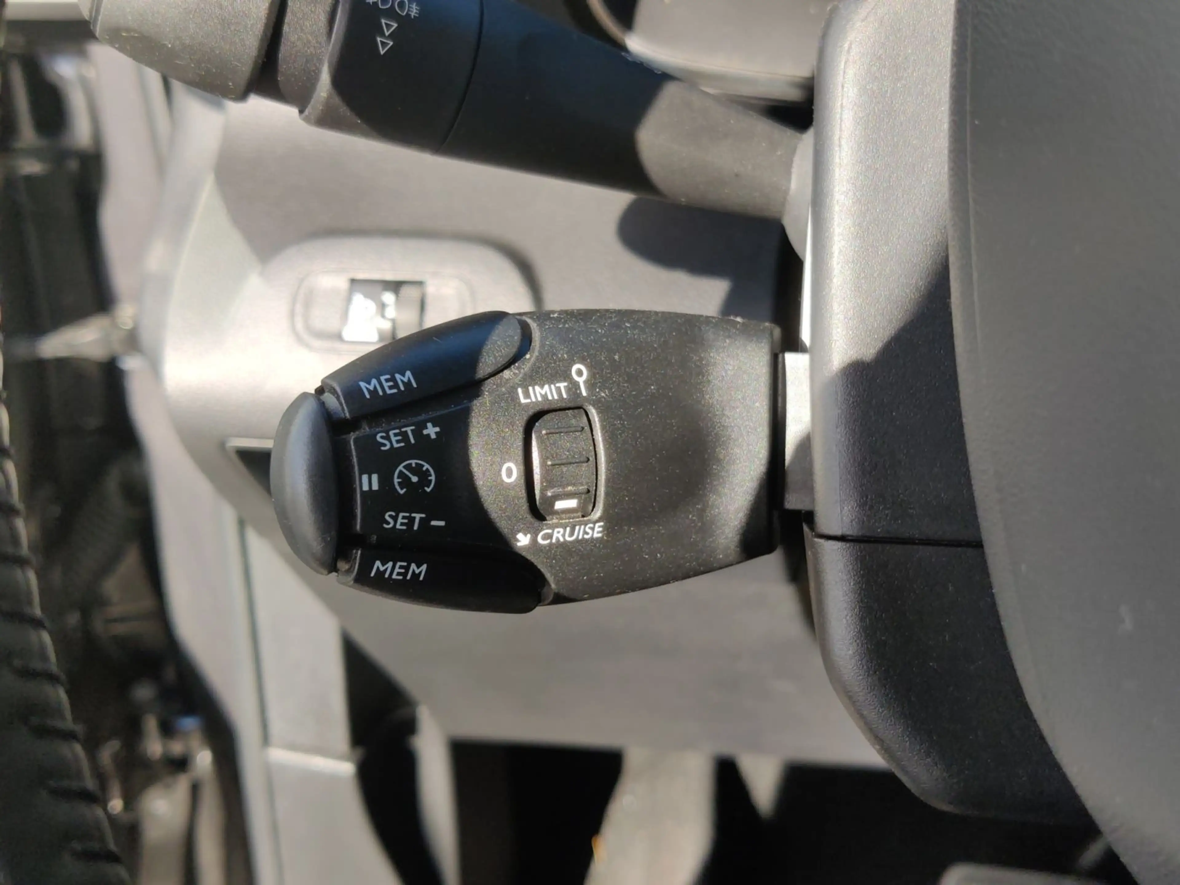 Citroen Berlingo Elektro 96,6% M Shine Kamera PDC Kälte- — photo 15