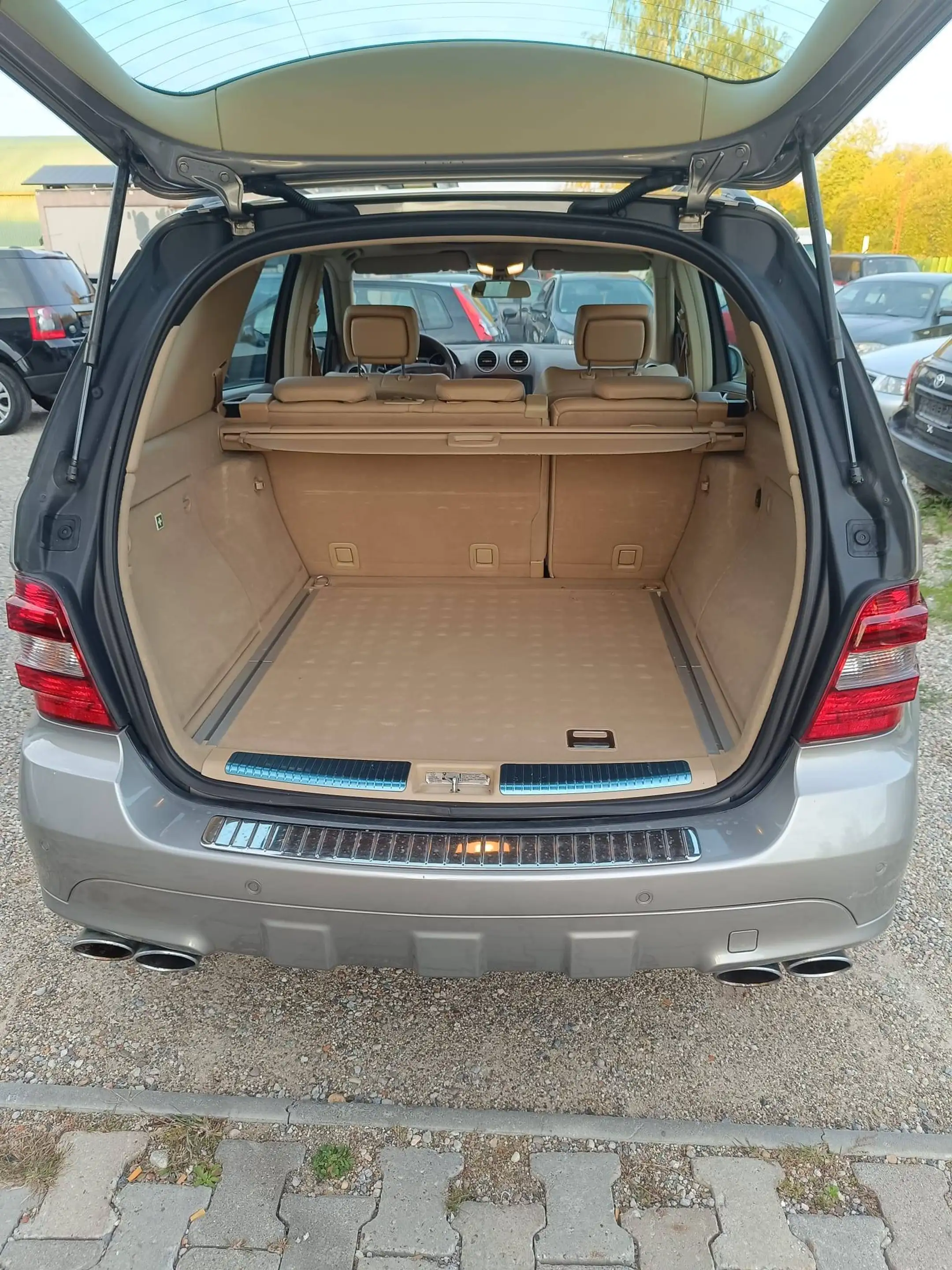 Mercedes-Benz ML 63 AMG ML 63 AMG 4Matic (164.177) — photo 11