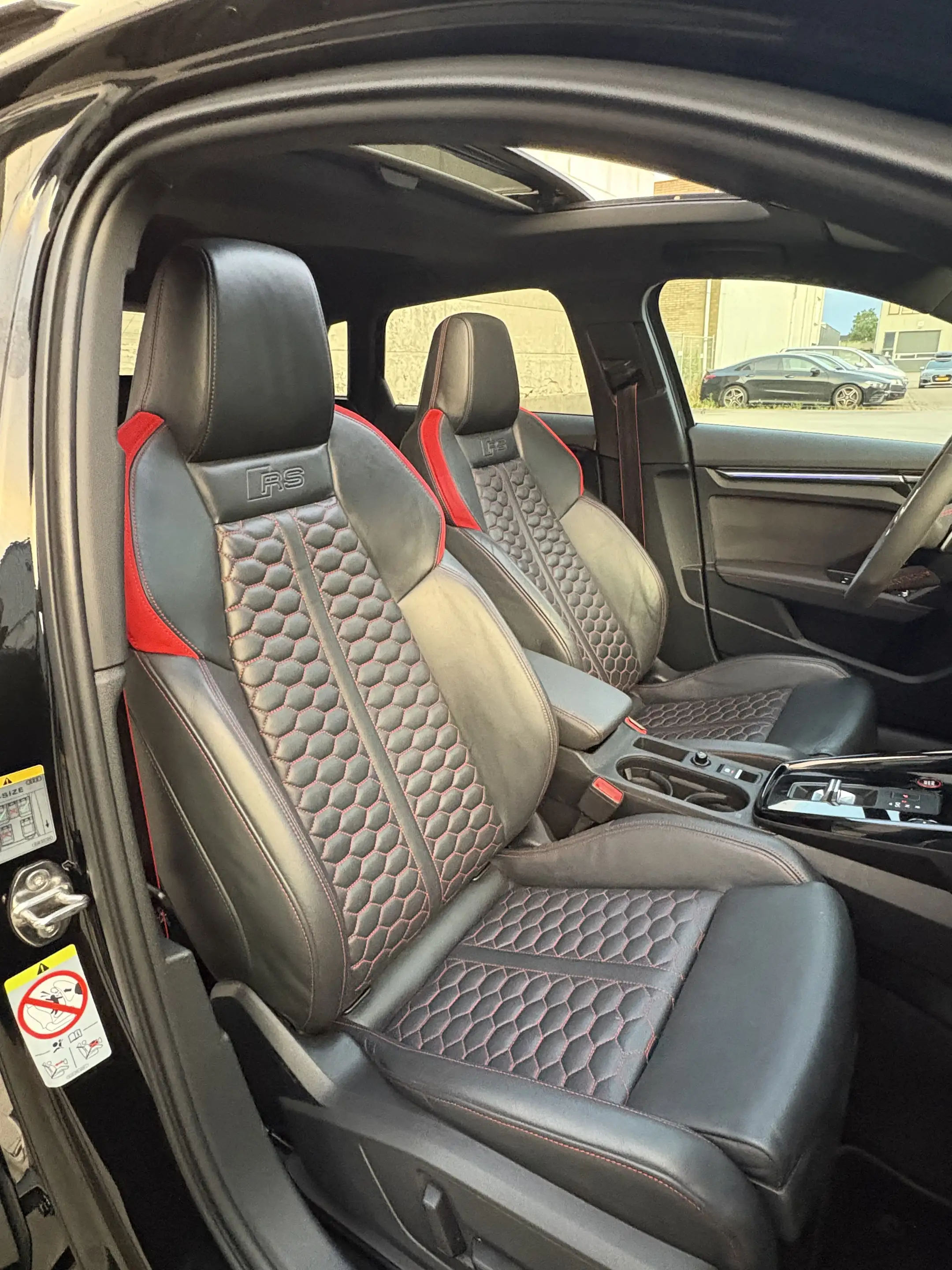 Audi RS3 TFSI Sportback quattro S tronic — photo 12