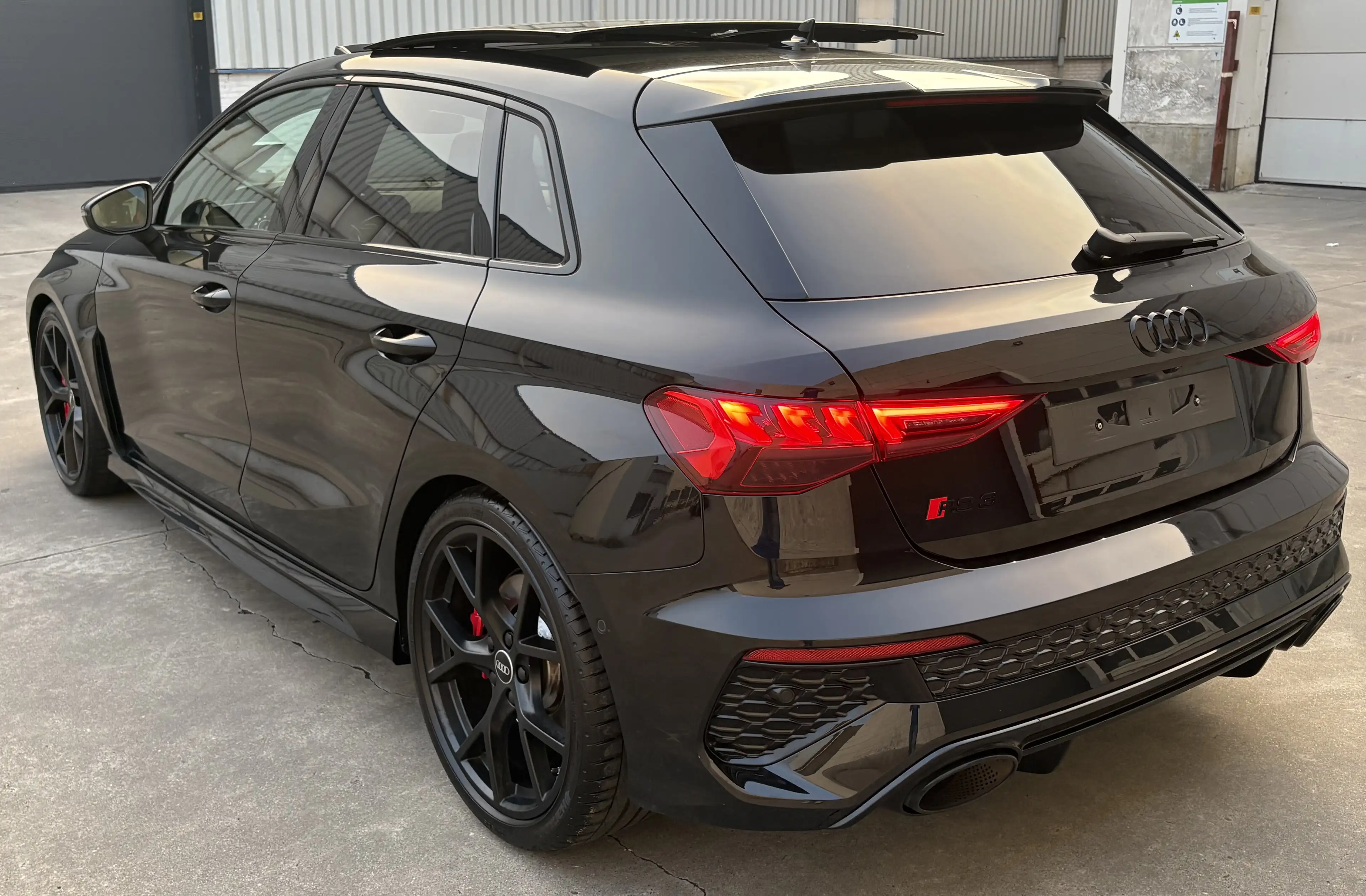 Audi RS3 TFSI Sportback quattro S tronic — photo 6