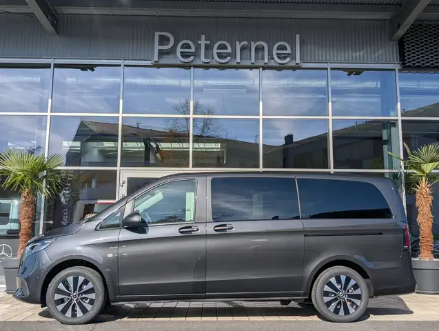 Mercedes-Benz Vito view 3