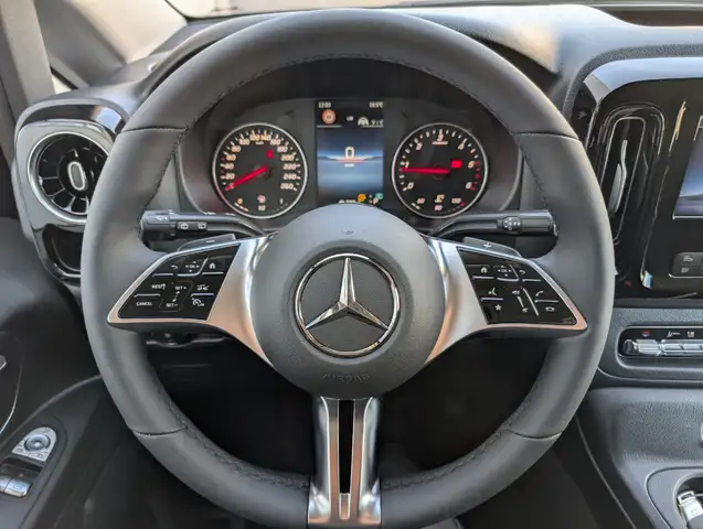 Mercedes-Benz Vito view 14