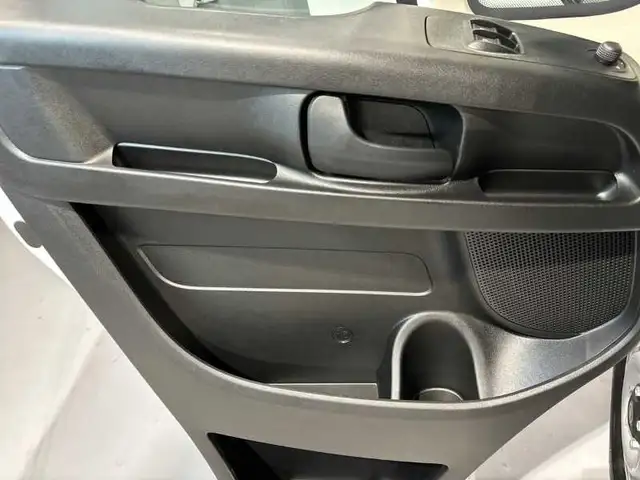 Opel Movano view 10