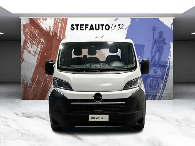 Opel Movano view 4