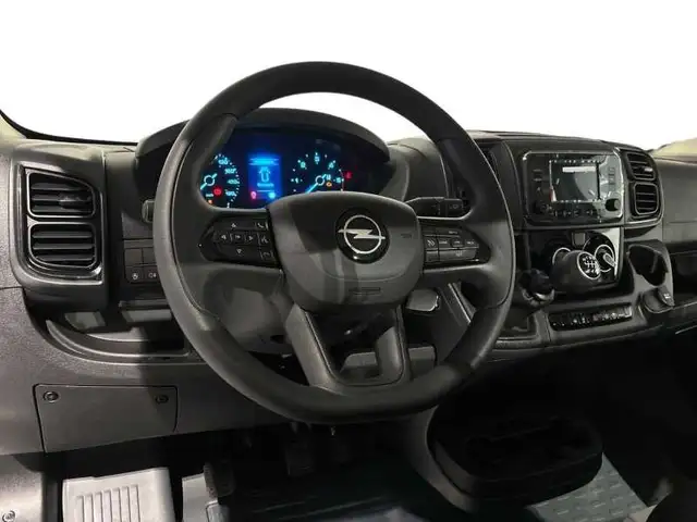 Opel Movano view 14