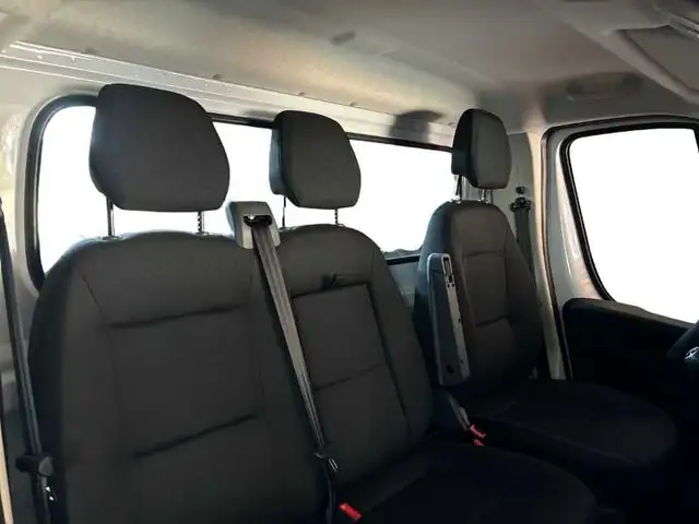 Opel Movano view 9