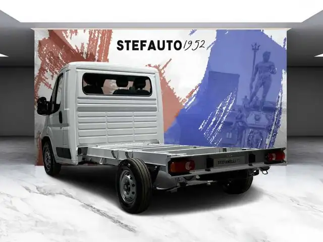 Opel Movano view 5