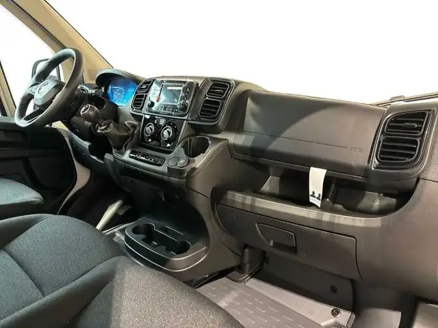 Opel Movano view 15