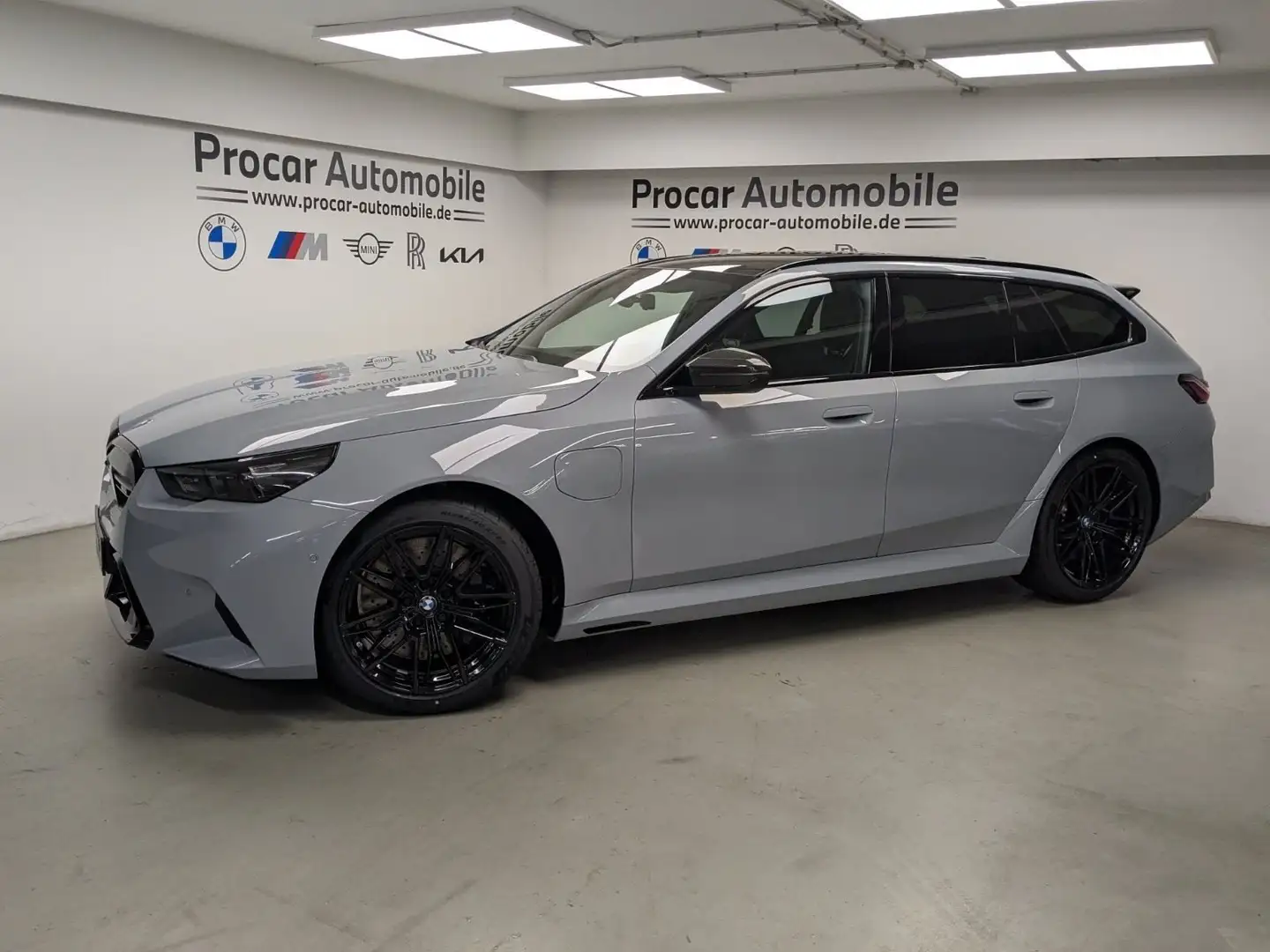 BMW M5 Touring Grau - 2