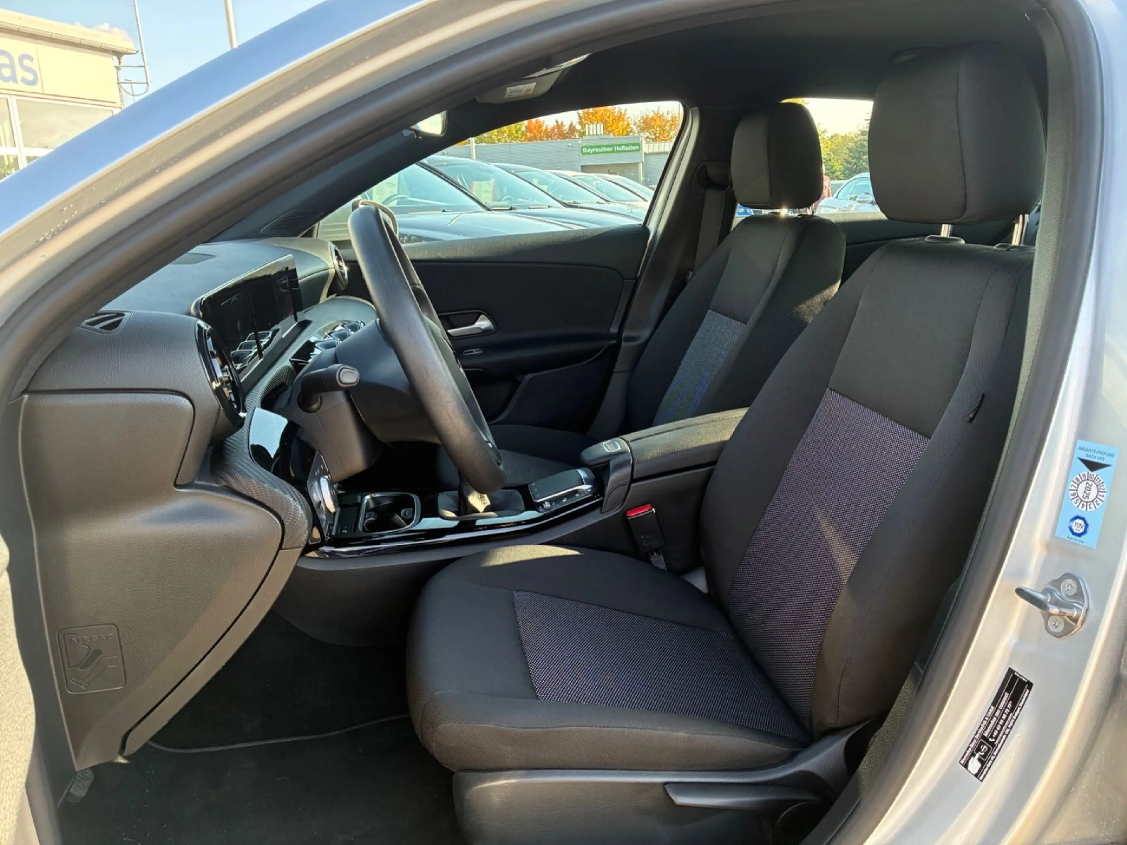 Mercedes-Benz A 180 Limousine NAV/LED/KAM/PDC/SHZ — photo 11