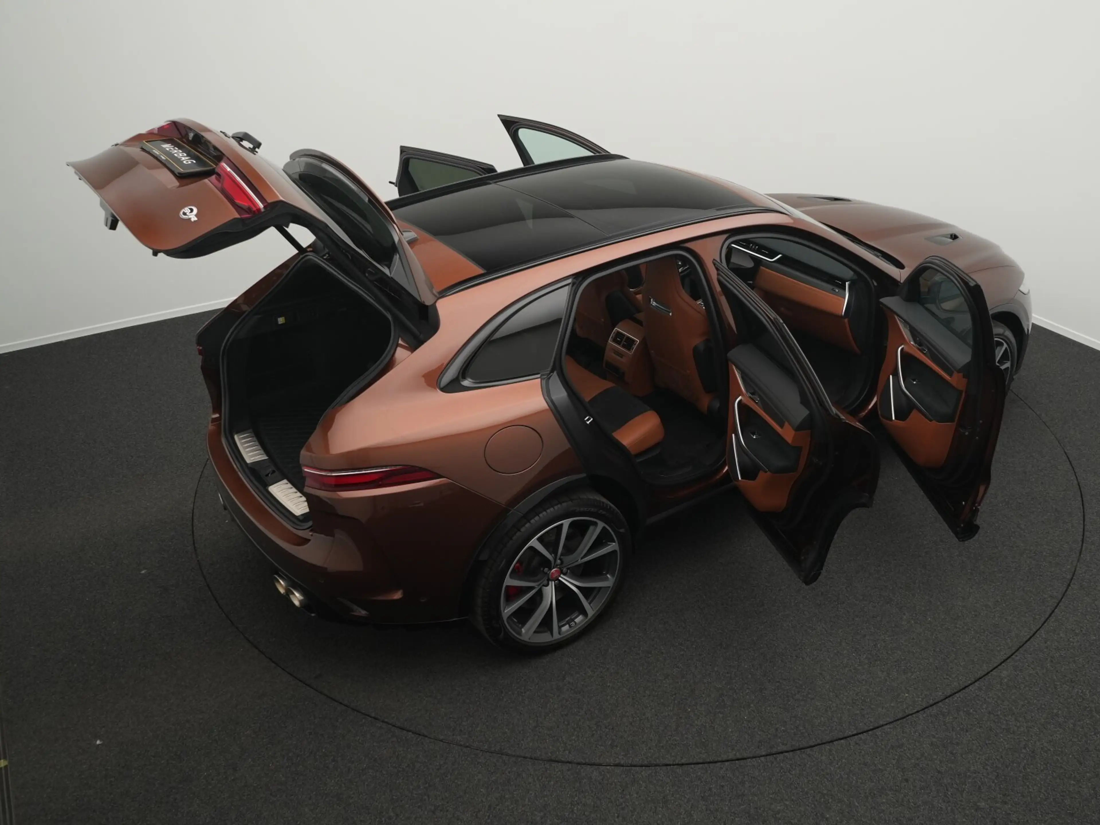Jaguar F-Pace F-PACE P550 SVR AWD (EURO 6d) — photo 15