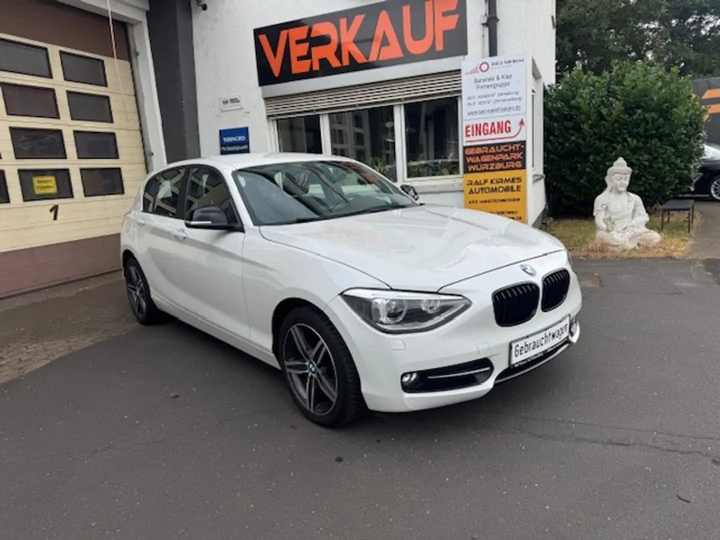 BMW 116 i Sport Line Advantage Plus Bi Xenon Klima SHZ Bílá - 1