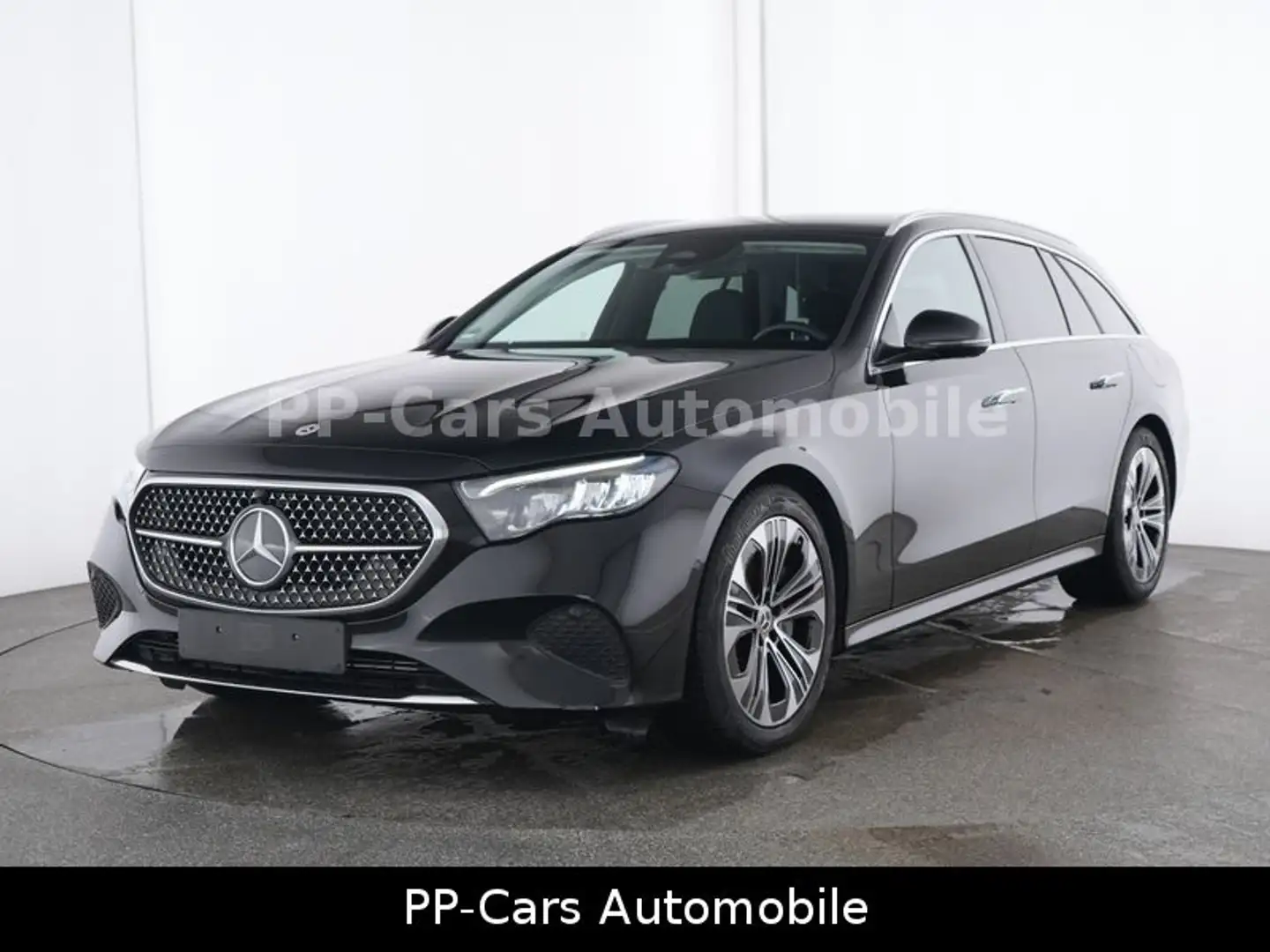 Mercedes-Benz E 300 e T*SUPERSCREEN*AHK*KEYLESS-GO*KAM*DISTRON Schwarz - 1