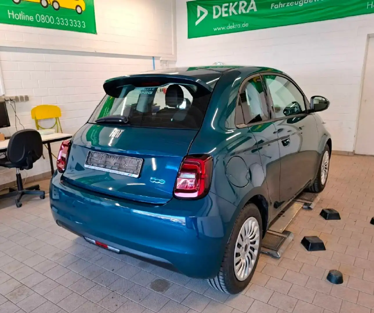 Fiat 500e 3+1 42 kWh 320 Km Reichweite Navi - Klima Blau - 2