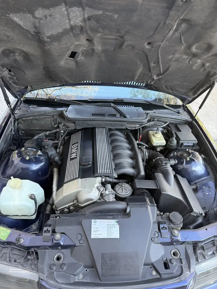BMW 320i, foto 8