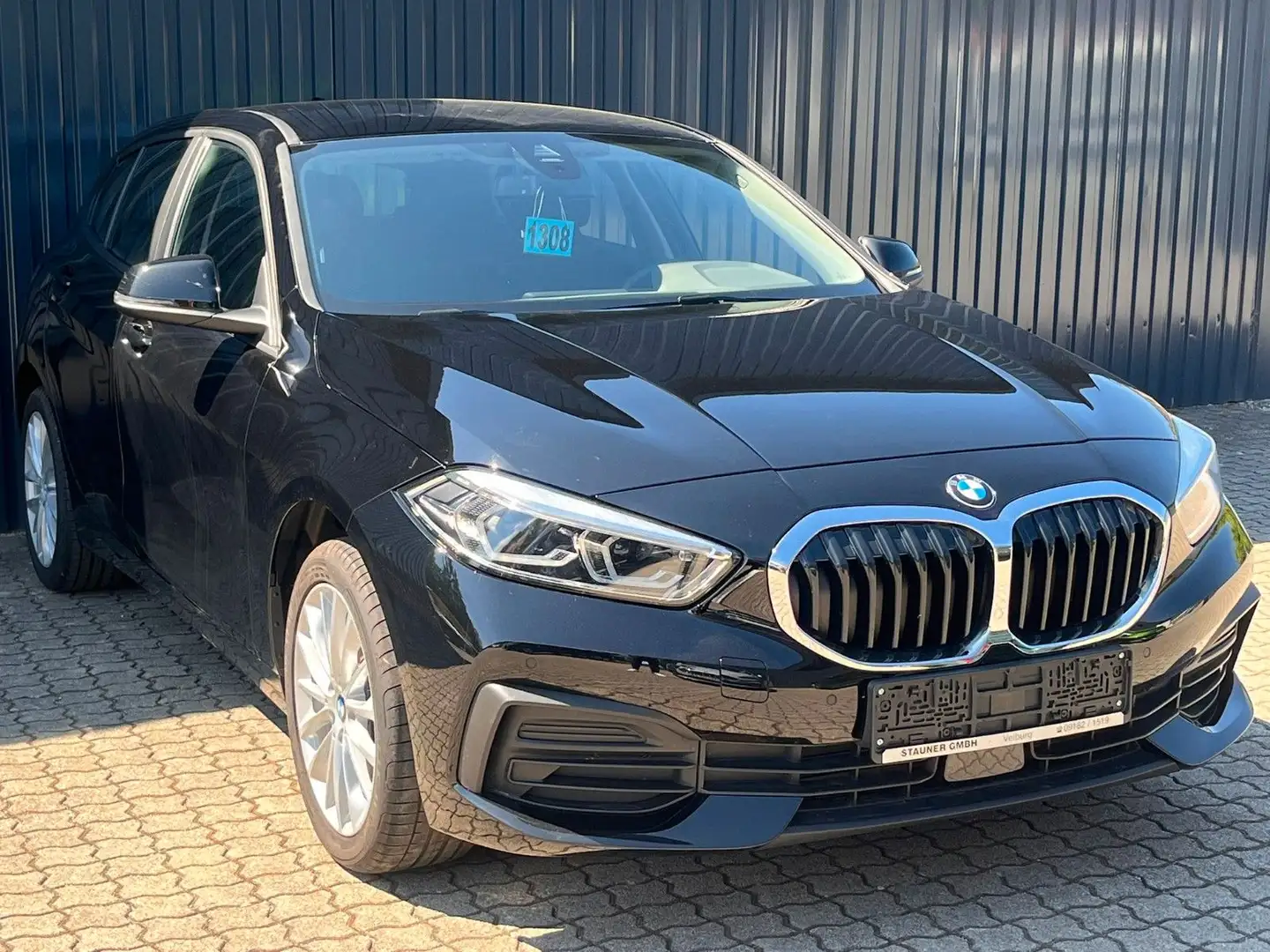 BMW 118 i 5-Türer/ adap.LED/Navi/17"LM/Komfortzugang Zwart - 2