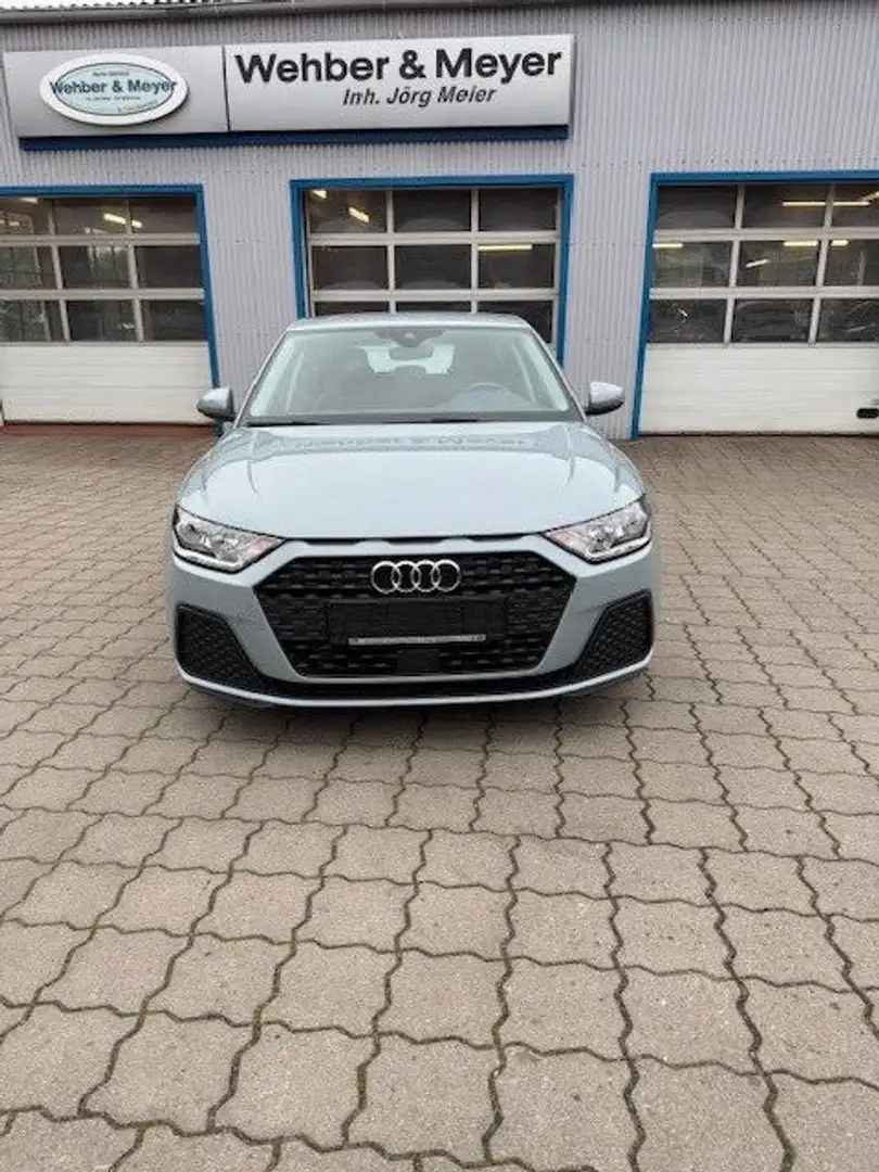 Audi A1 Sportback 25 TFSI basis Grau - 1