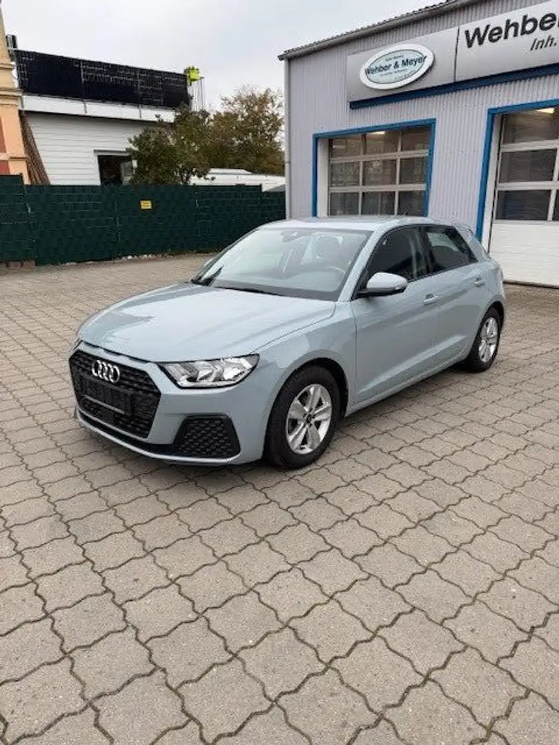 Audi A1 Sportback 25 TFSI basis Grau - 2