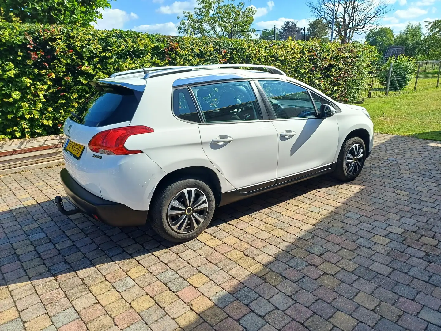 Peugeot 2008 1.2 VTi Allure Wit - 2