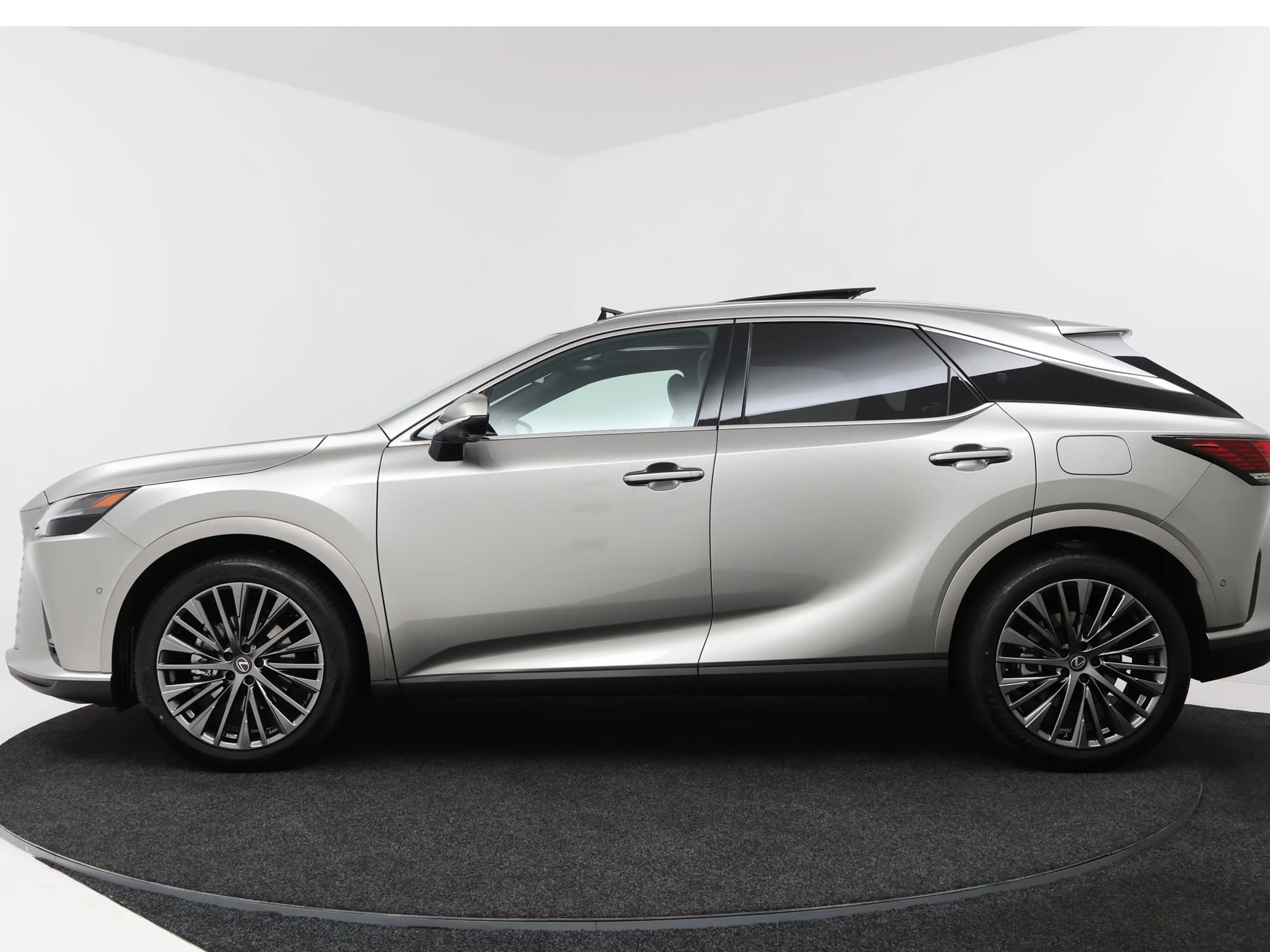 Lexus RX 450h 450h+ Plug-in Hybrid President Line | Mark Levinso — photo 3