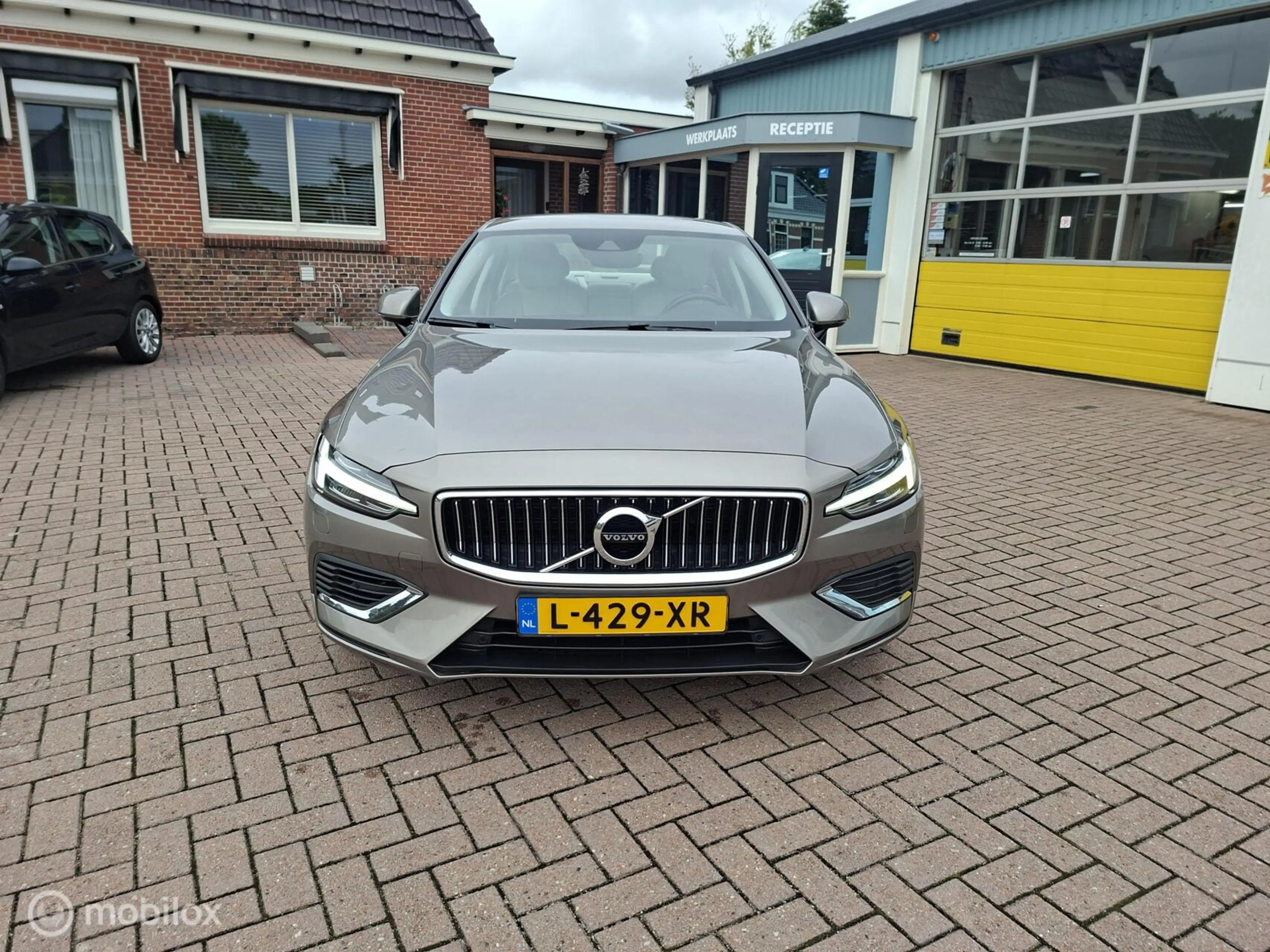Volvo S60 2.0 Recharge T6 AWD Inscription — photo 8