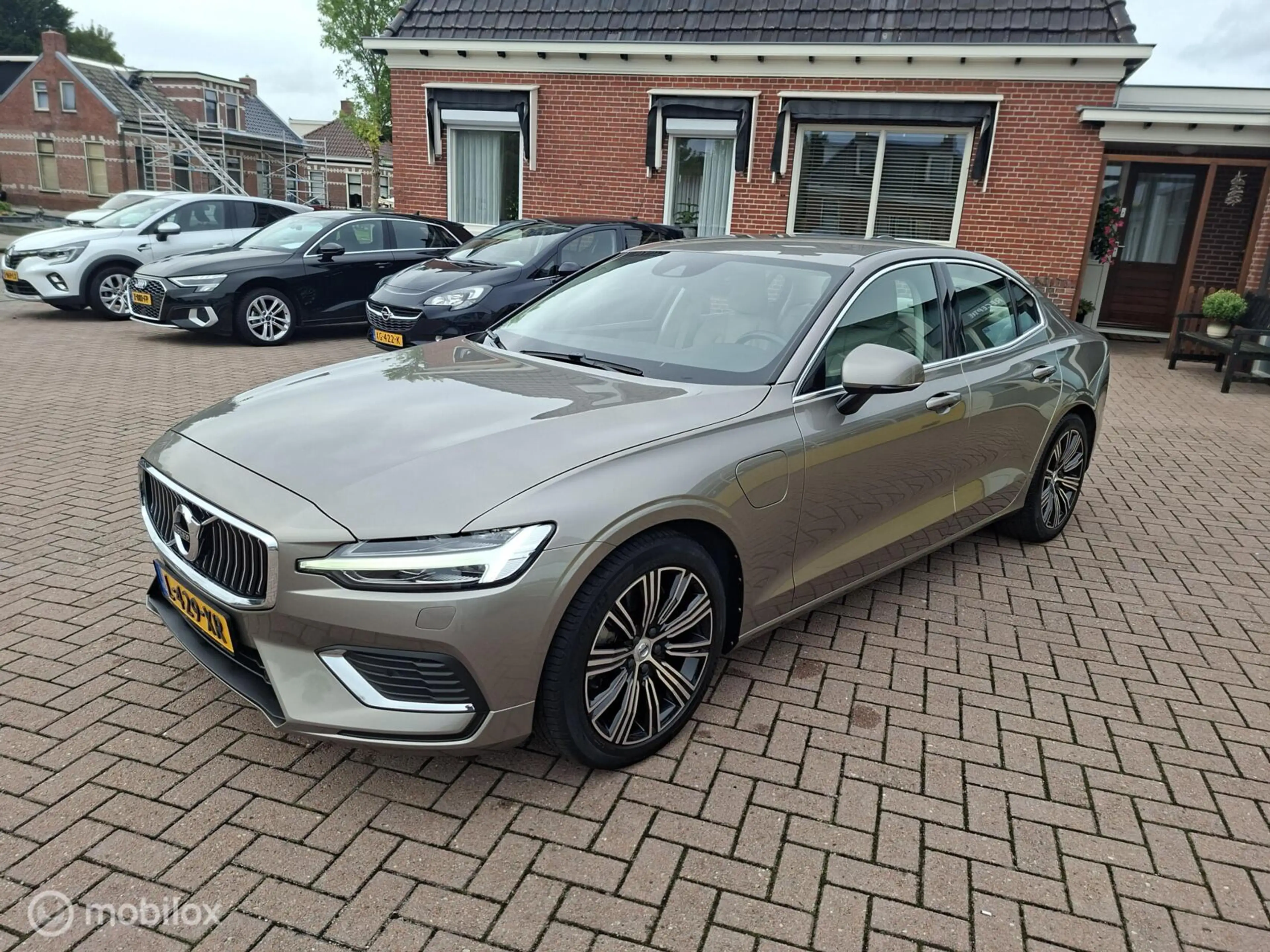Volvo S60 2.0 Recharge T6 AWD Inscription — photo 7