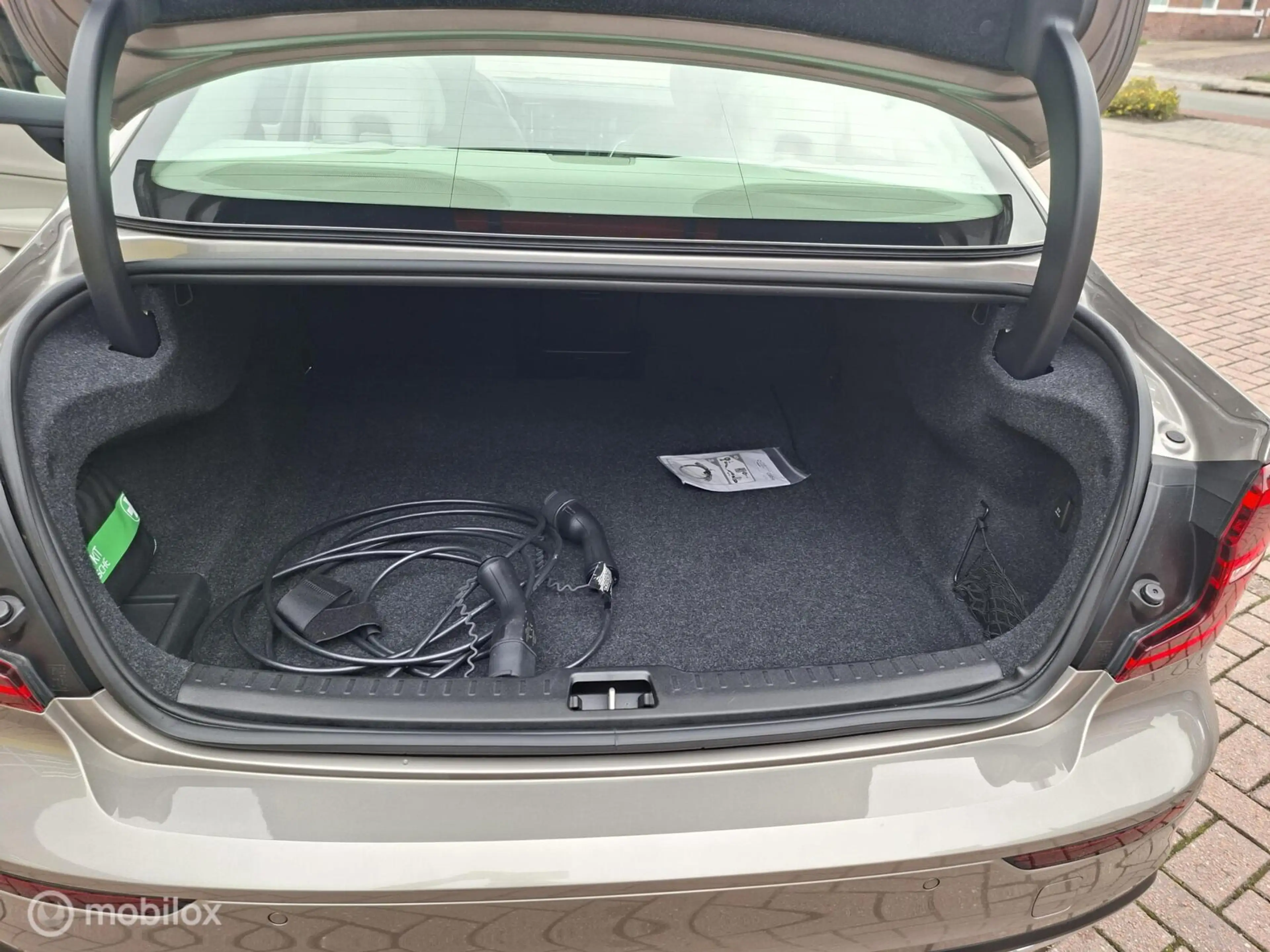 Volvo S60 2.0 Recharge T6 AWD Inscription — photo 12