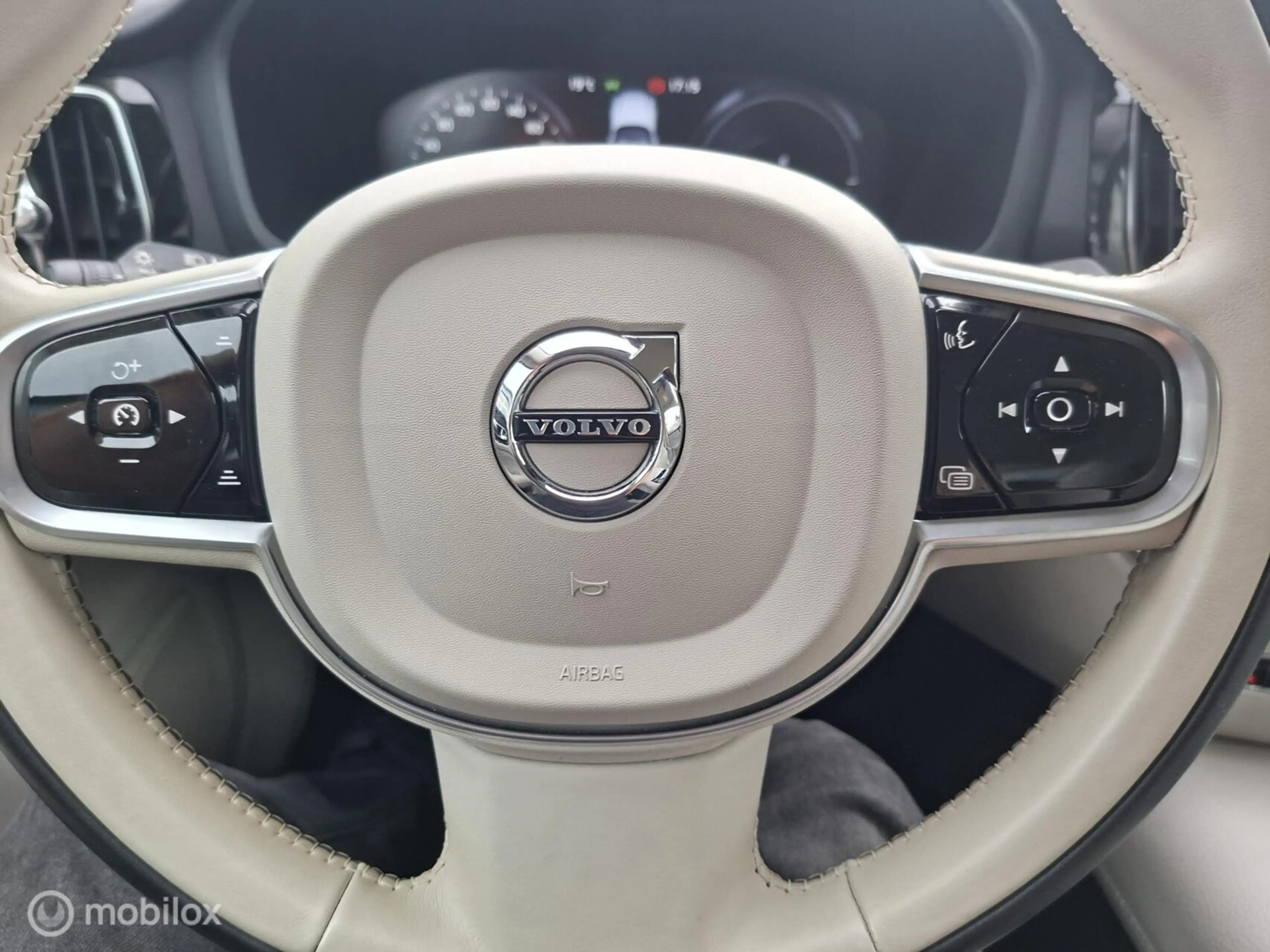 Volvo S60 2.0 Recharge T6 AWD Inscription — photo 17