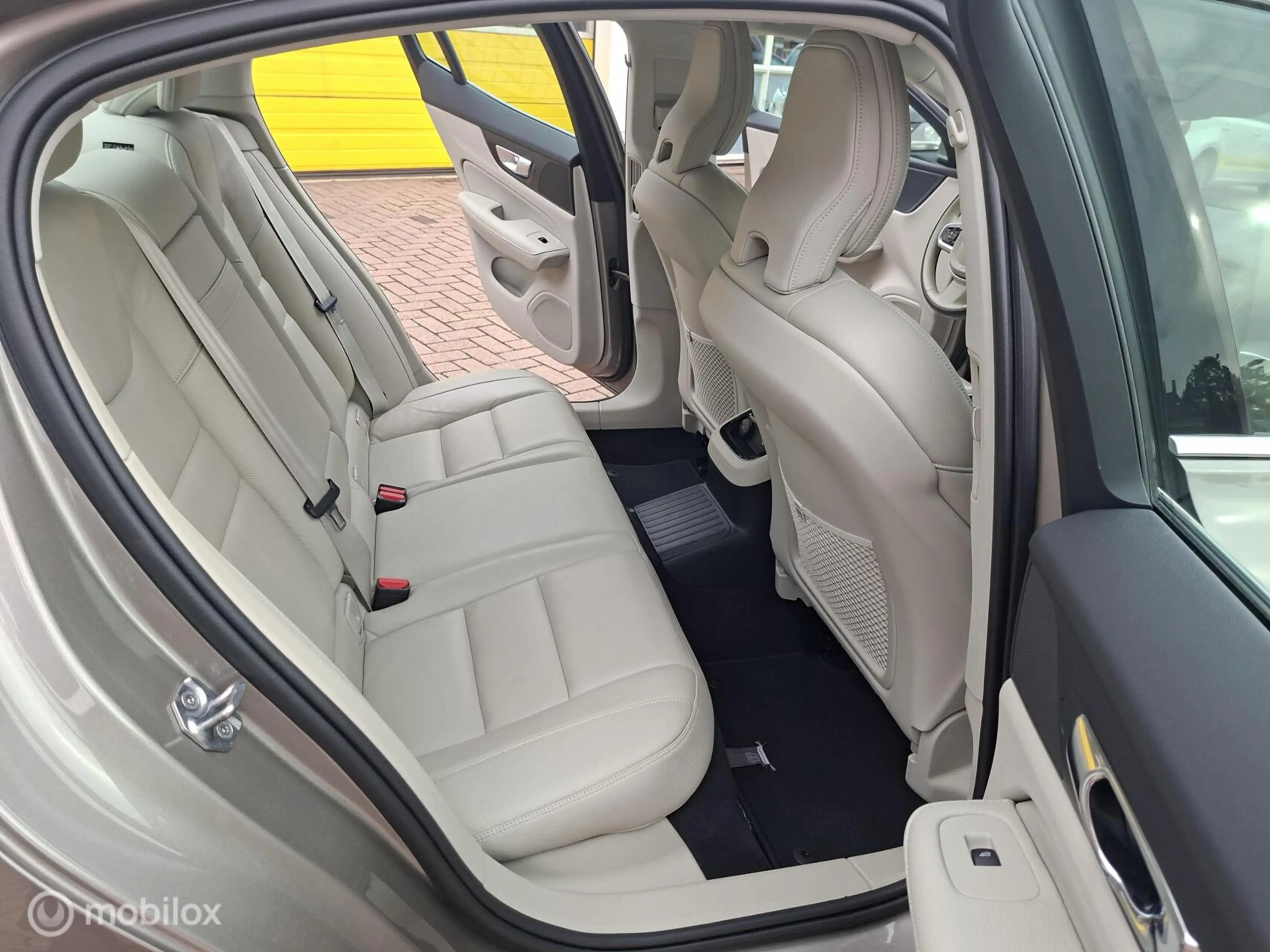 Volvo S60 2.0 Recharge T6 AWD Inscription — photo 14