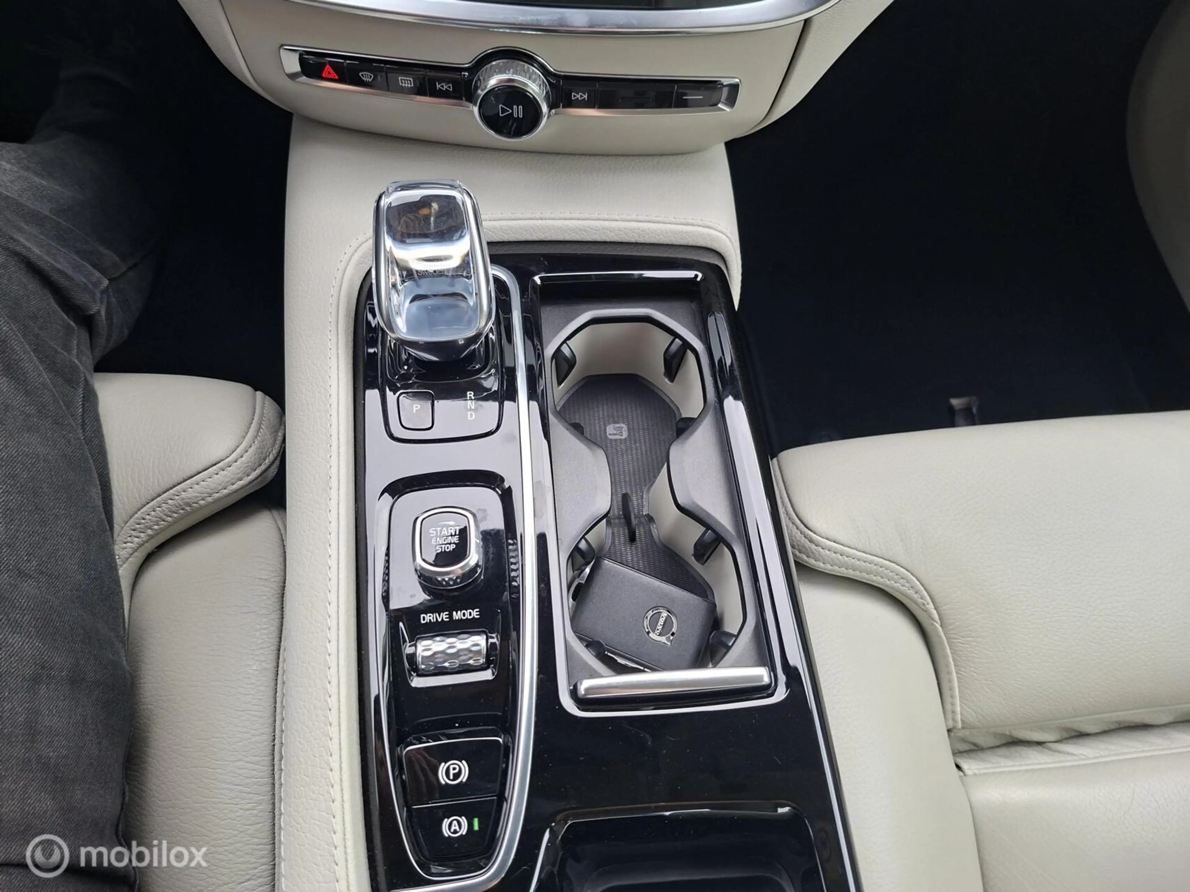 Volvo S60 2.0 Recharge T6 AWD Inscription — photo 19