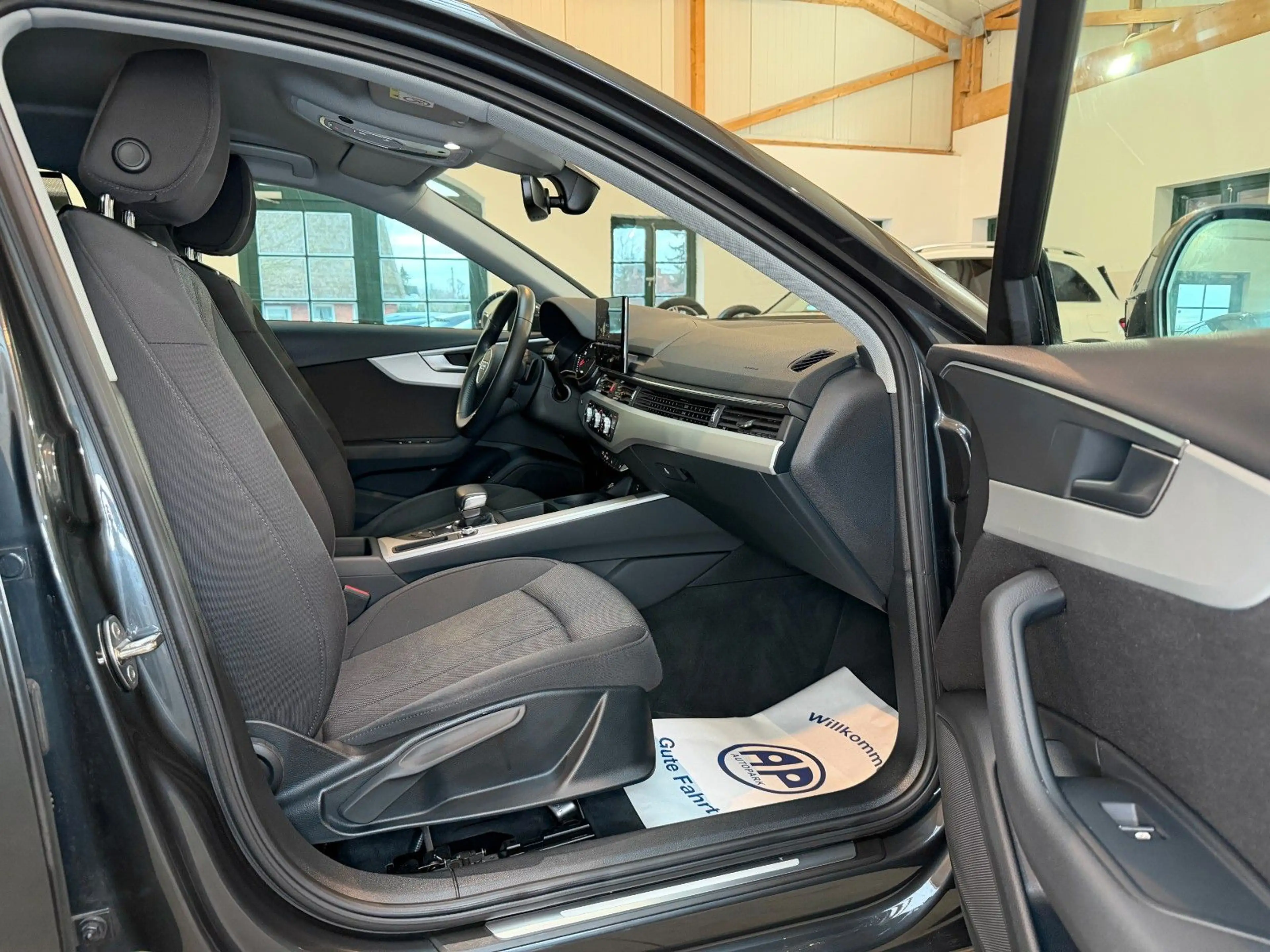 Audi A4 Avant 40 TDI S-Tronic LED/NAVI/ASSIST+/190PS — photo 9
