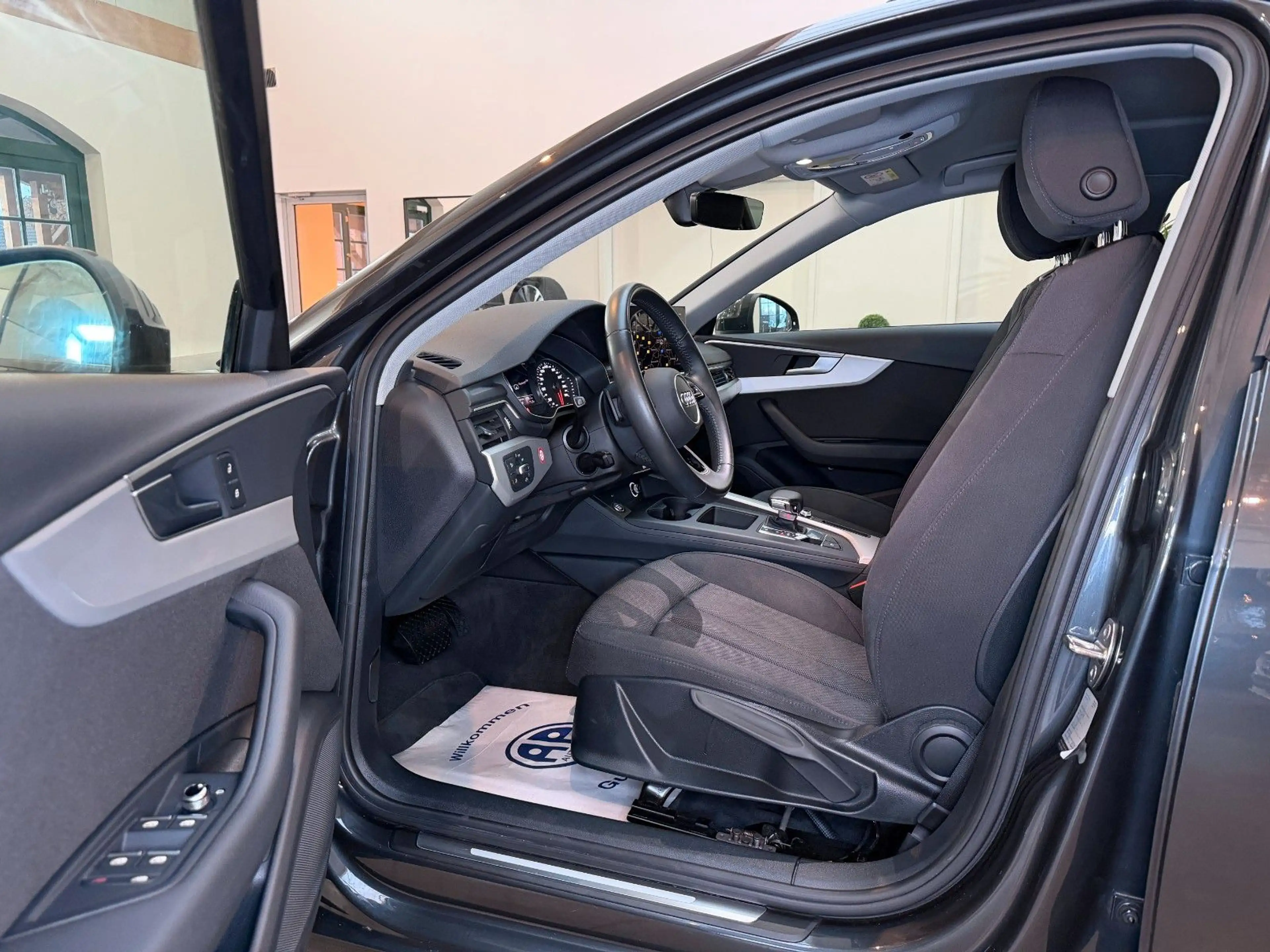 Audi A4 Avant 40 TDI S-Tronic LED/NAVI/ASSIST+/190PS — photo 8