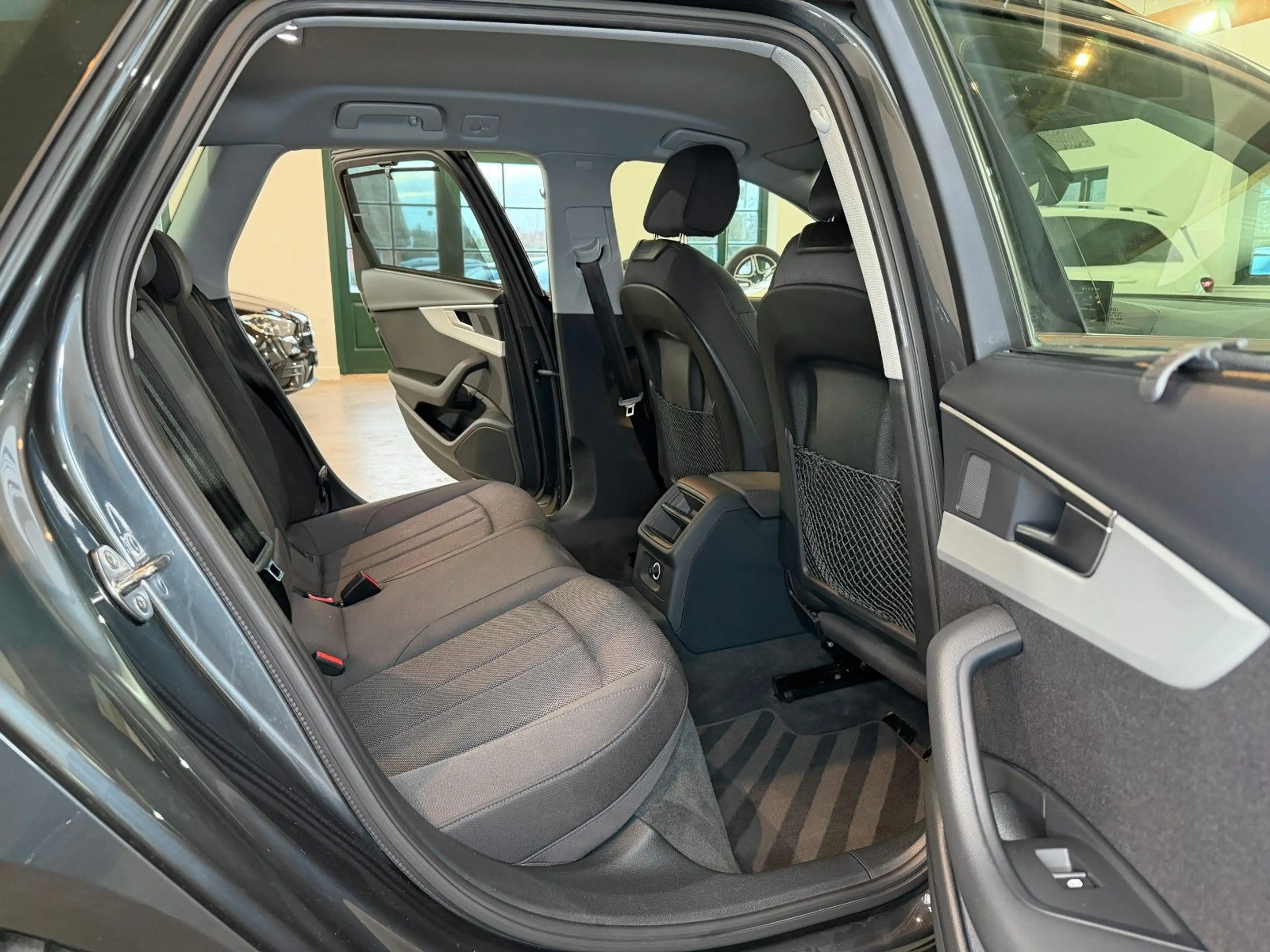 Audi A4 Avant 40 TDI S-Tronic LED/NAVI/ASSIST+/190PS — photo 10