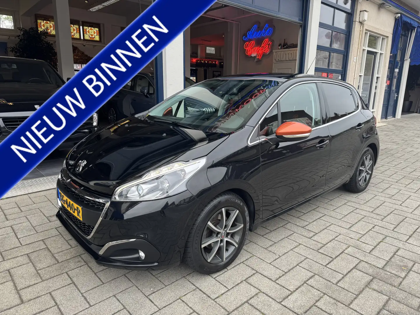 Peugeot 208 1.2 PureTech Roland Garros NL AUTO/ 111 PK/PANO/LE Zwart - 1