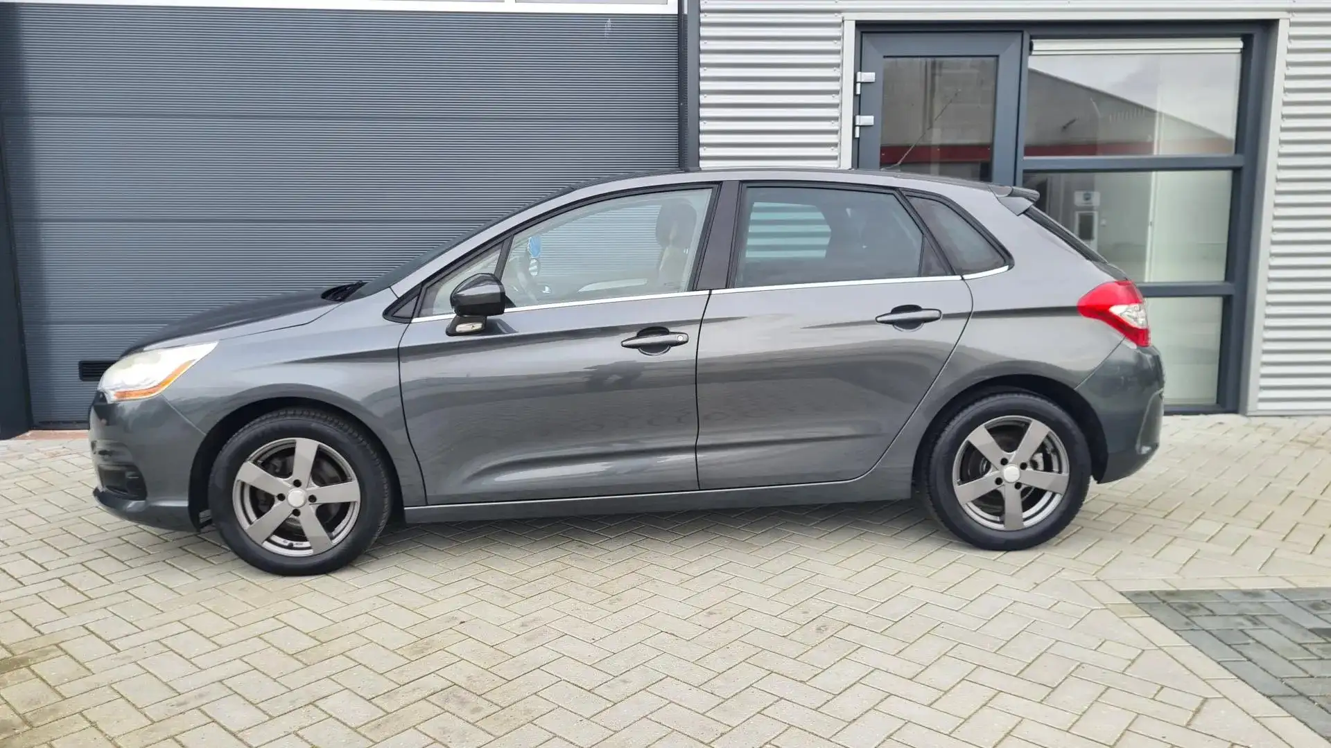 Citroen C4 1.6 VTi Tendance Grijs - 2