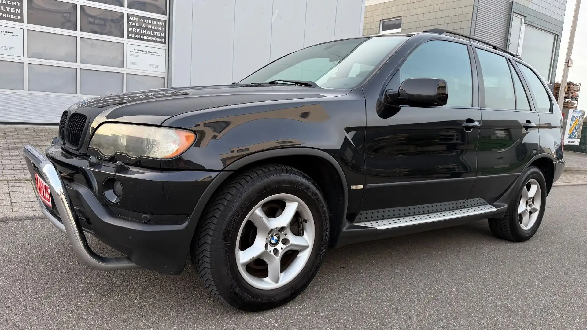 BMW X5 3.0d X-DRIVE 4X4 AUTOMATIK,LEDER,AHK,LUFTFAHR Schwarz - 1