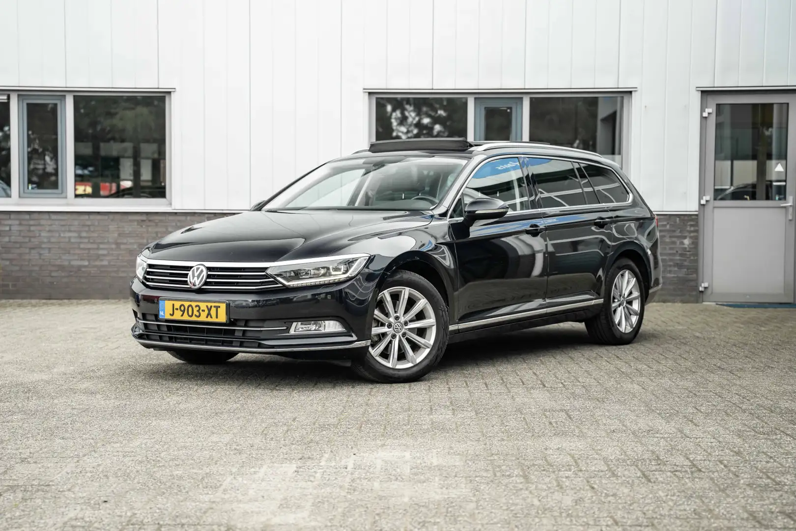 Volkswagen Passat Variant 1.5 TSI Highline Zwart - 1