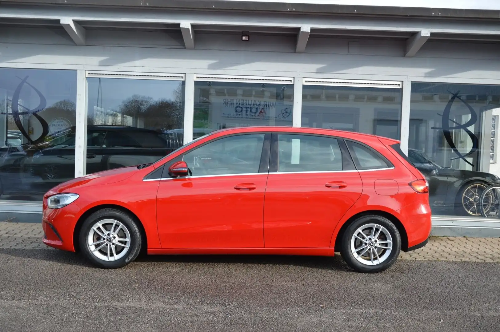 Mercedes-Benz B 200 STYLE*AUTOMATIK*MBUX*PDC*SHZ*STHZ*1.HAND* Rot - 2