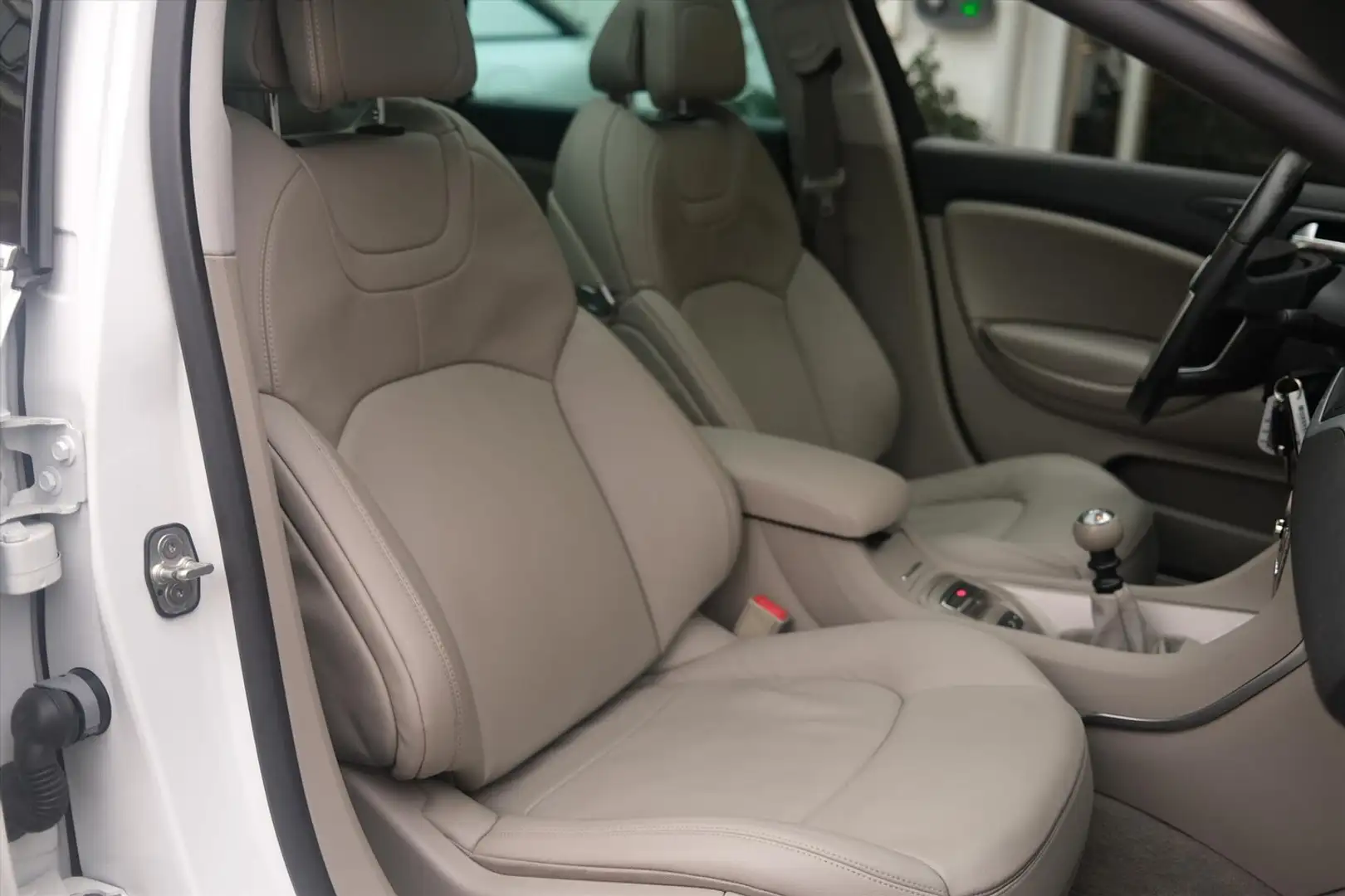 Citroen C5 THP 155 Exclusive 19" | Panoramadak | HiFi | Leer Fehér - 2