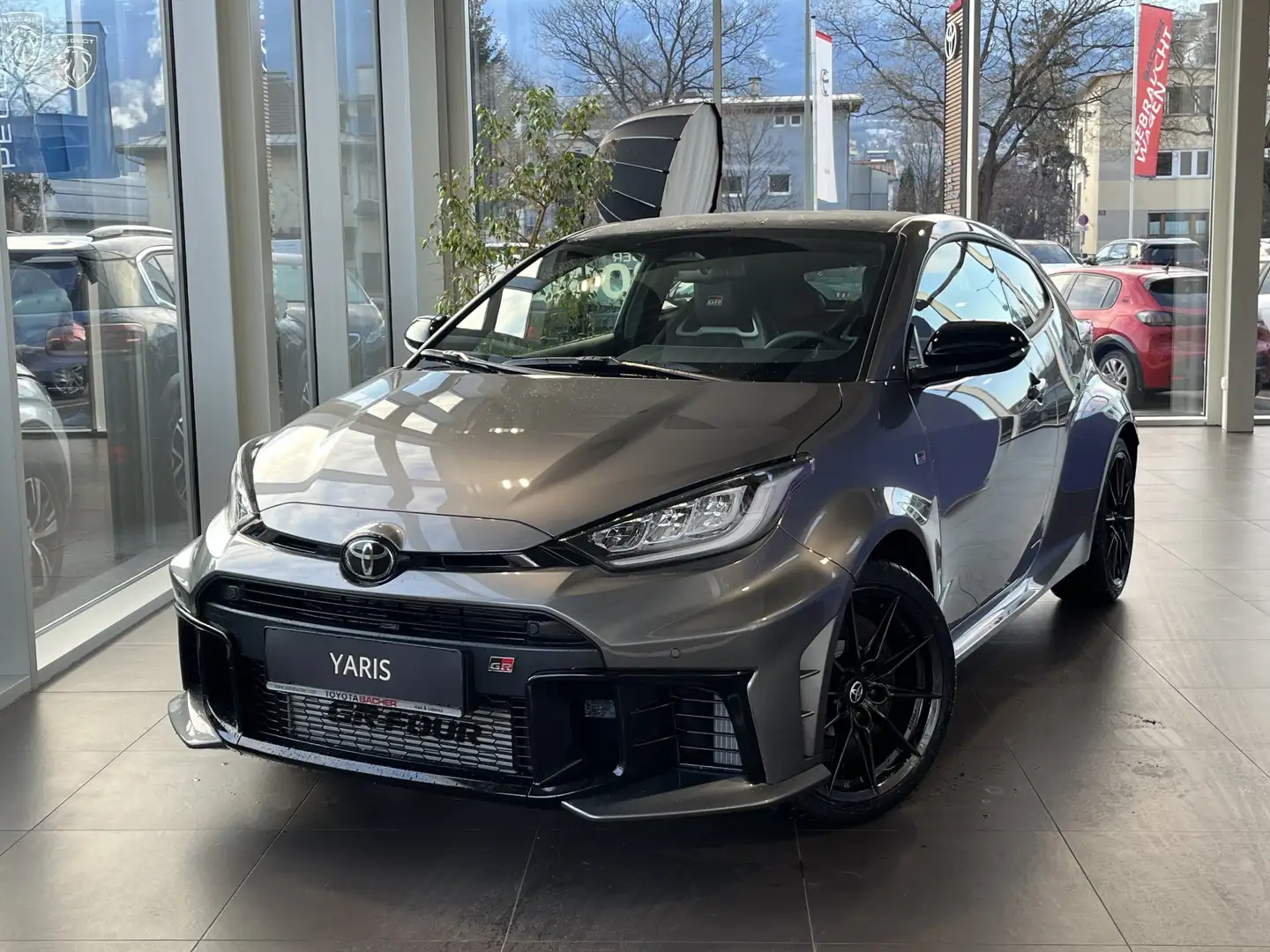Toyota Yaris GR WRC Triple Edition Grau - 1