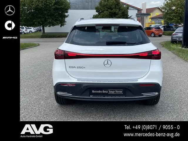 Mercedes-Benz EQA view 5