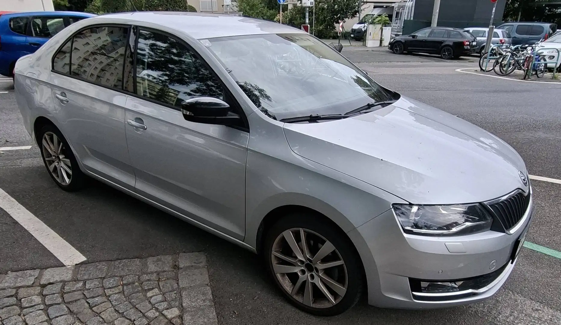 Skoda Rapid/Spaceback Rapid 1,0 TSI Sport Sport Grau - 1