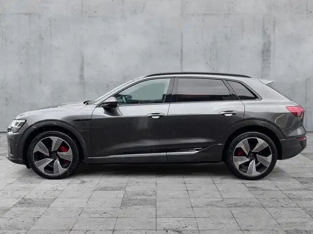 Audi Q8 E-Tron view 4